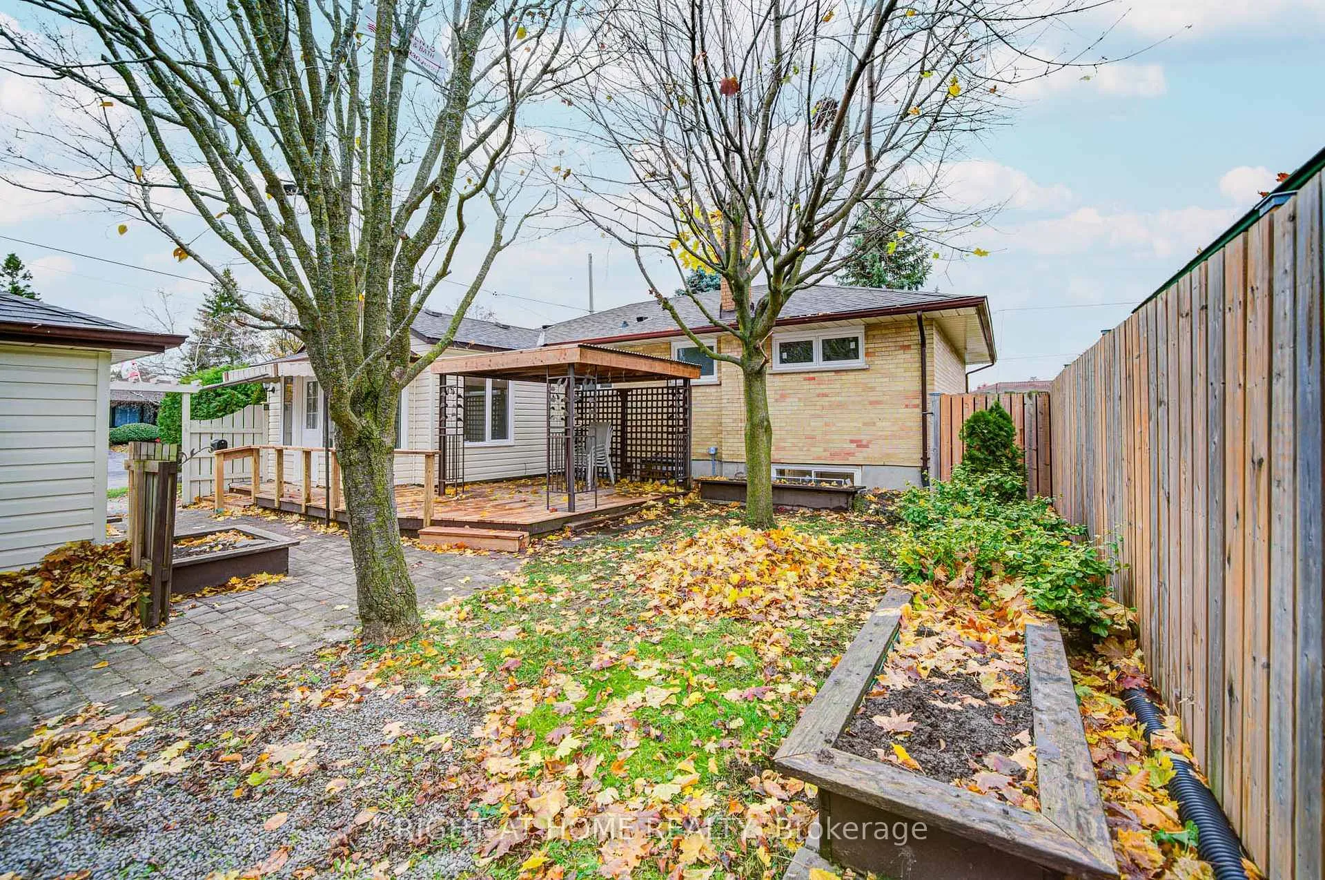 Photo 6 of (MAIN) 705 Glenforest Street, Oshawa, Northglen — HOMEH