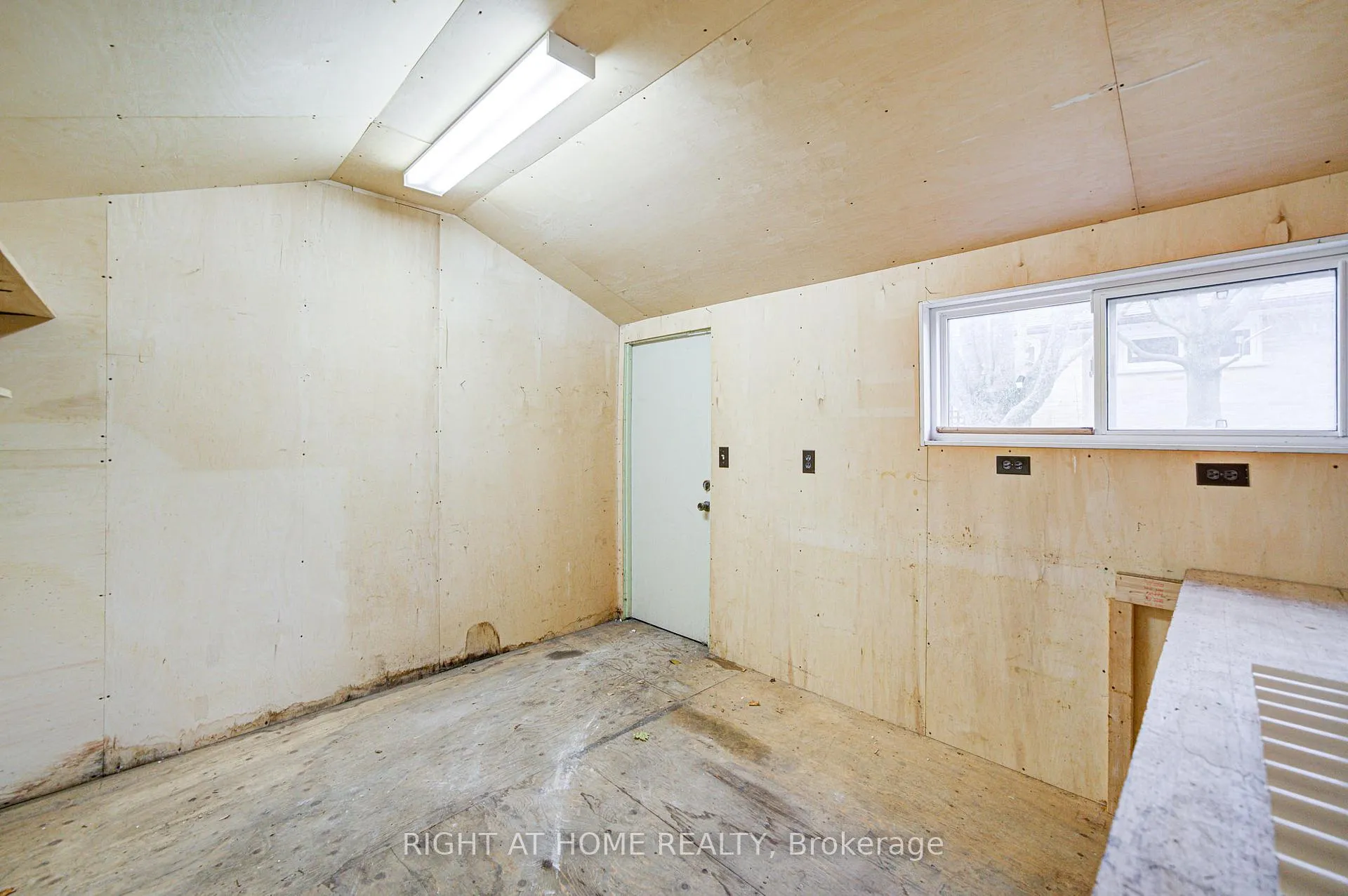 Photo 7 of (MAIN) 705 Glenforest Street, Oshawa, Northglen — HOMEH