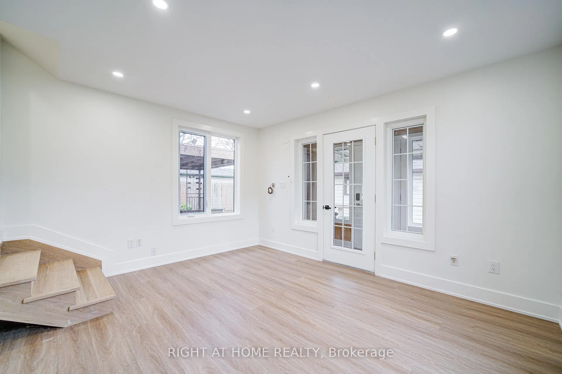 Photo 9 of (MAIN) 705 Glenforest Street, Oshawa, Northglen — HOMEH