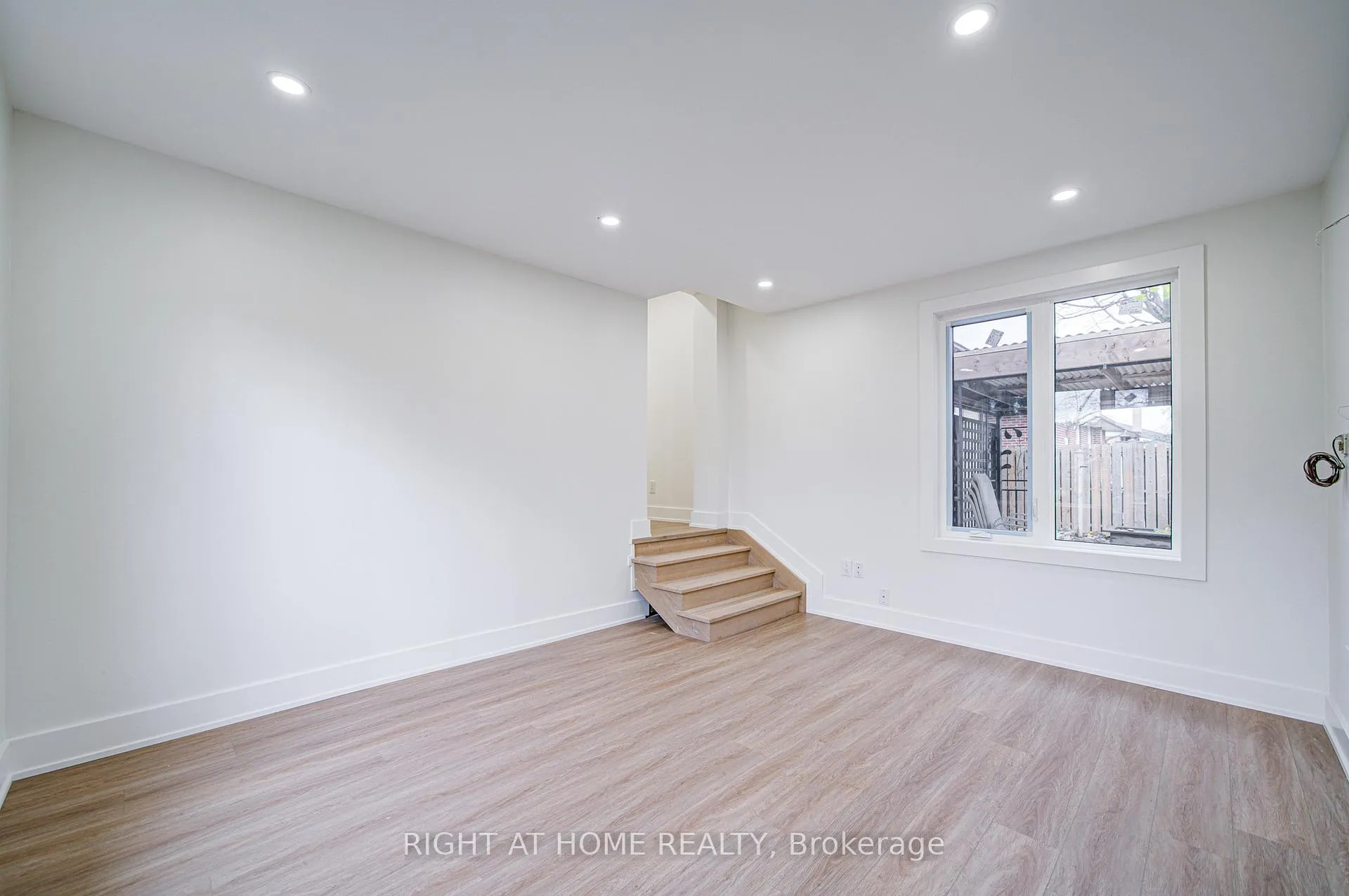 Photo 10 of (MAIN) 705 Glenforest Street, Oshawa, Northglen — HOMEH
