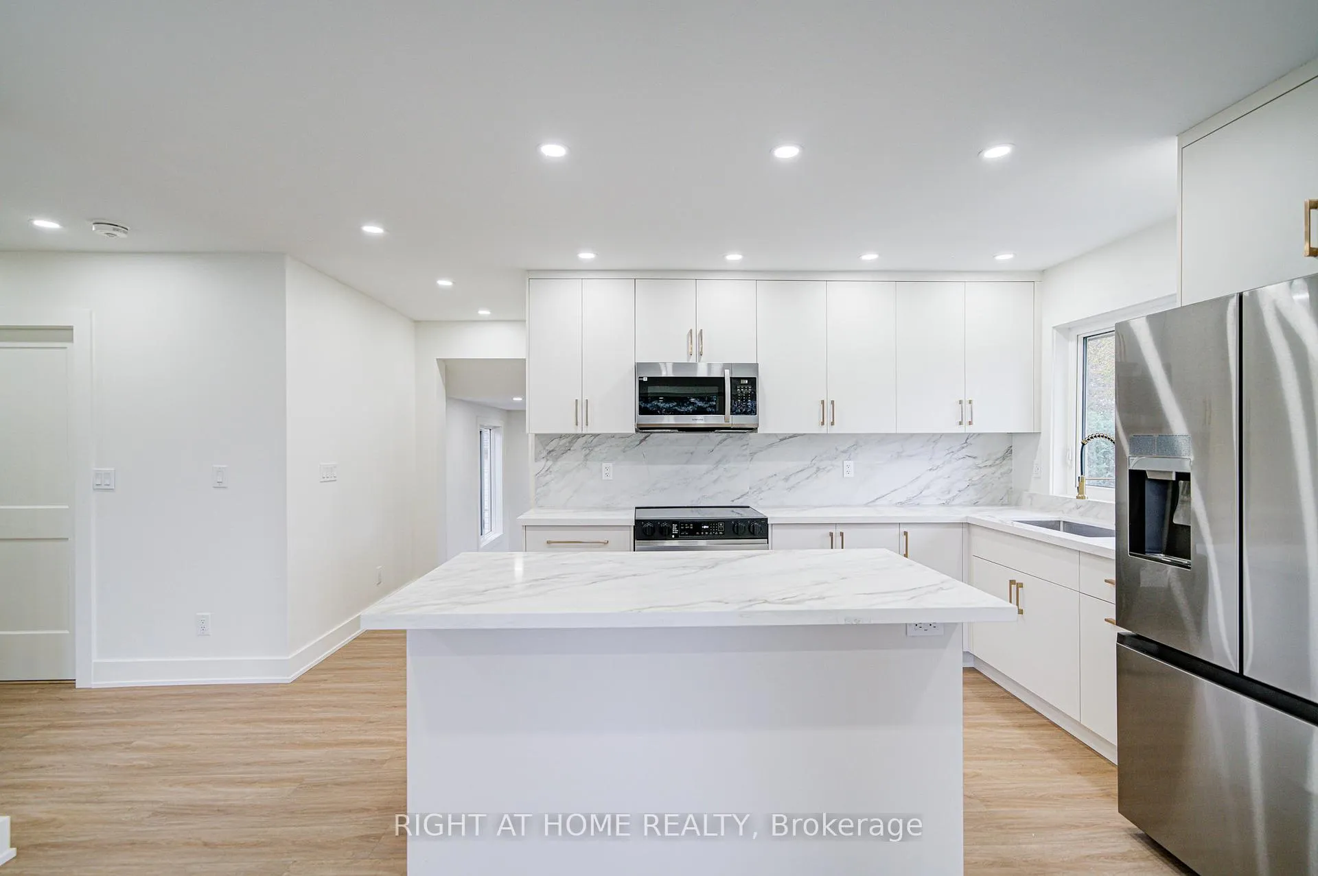 Photo 12 of (MAIN) 705 Glenforest Street, Oshawa, Northglen — HOMEH
