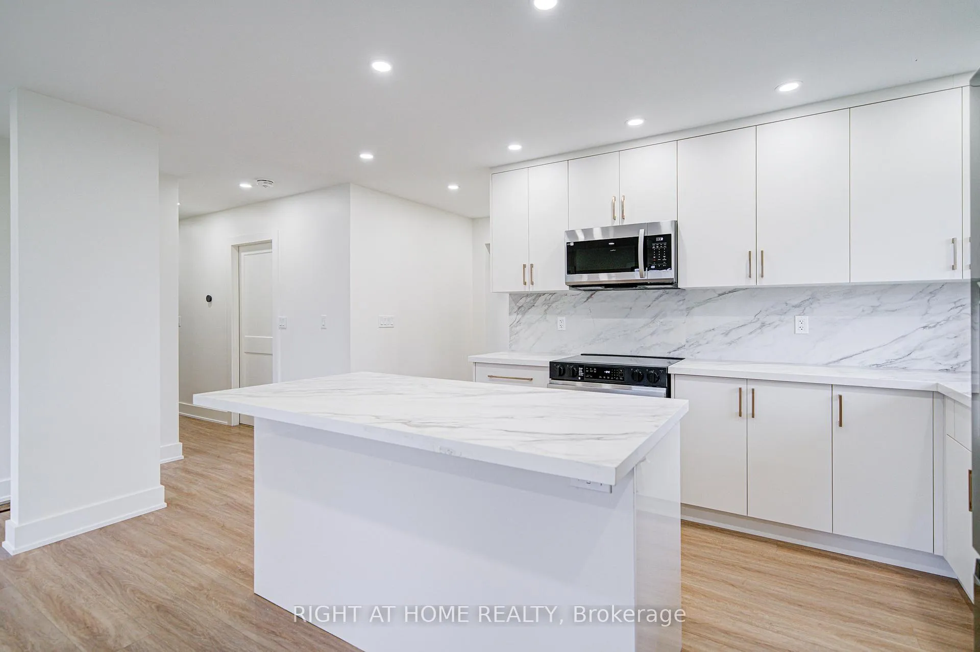 Photo 14 of (MAIN) 705 Glenforest Street, Oshawa, Northglen — HOMEH