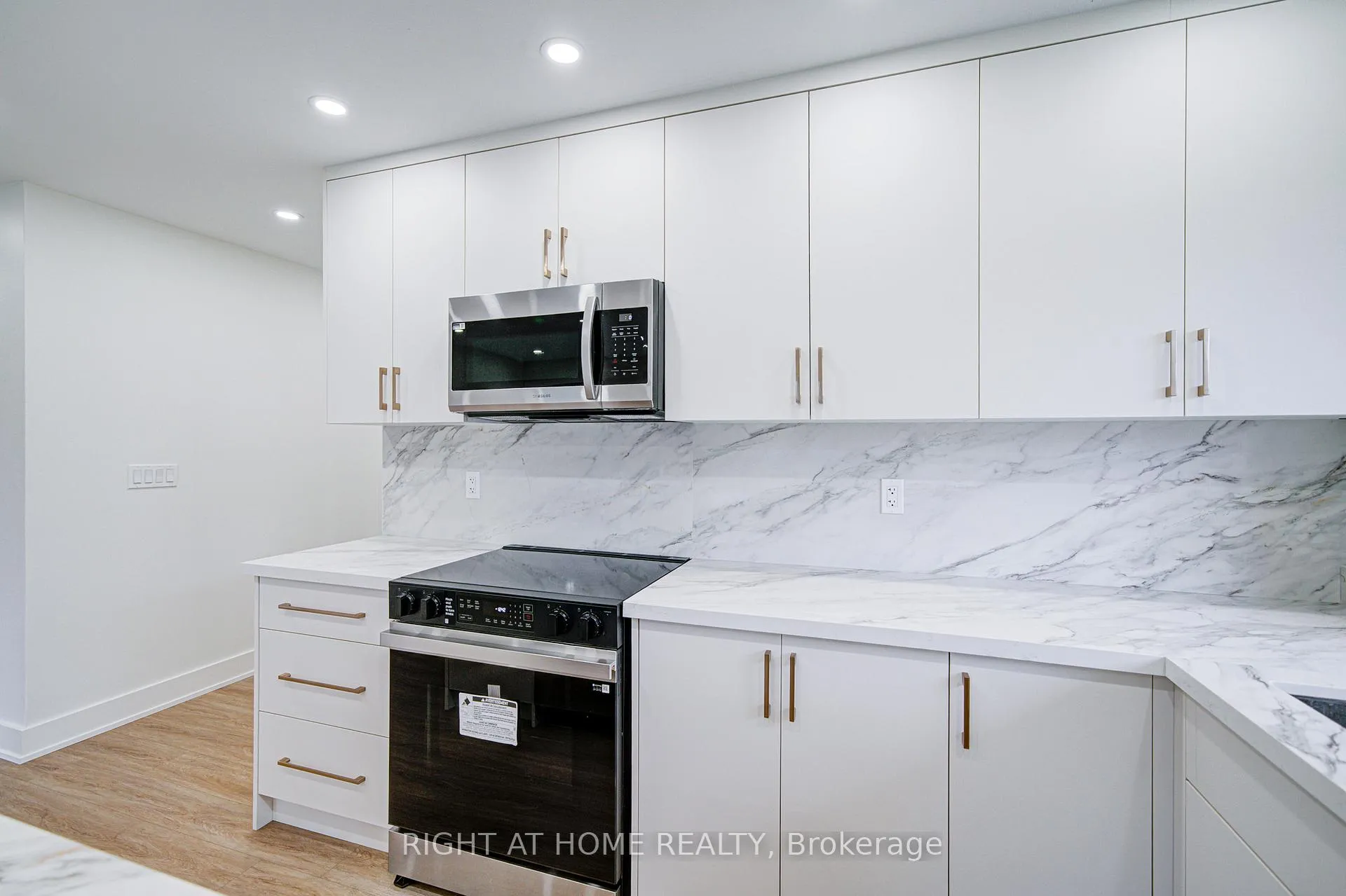 Photo 15 of (MAIN) 705 Glenforest Street, Oshawa, Northglen — HOMEH