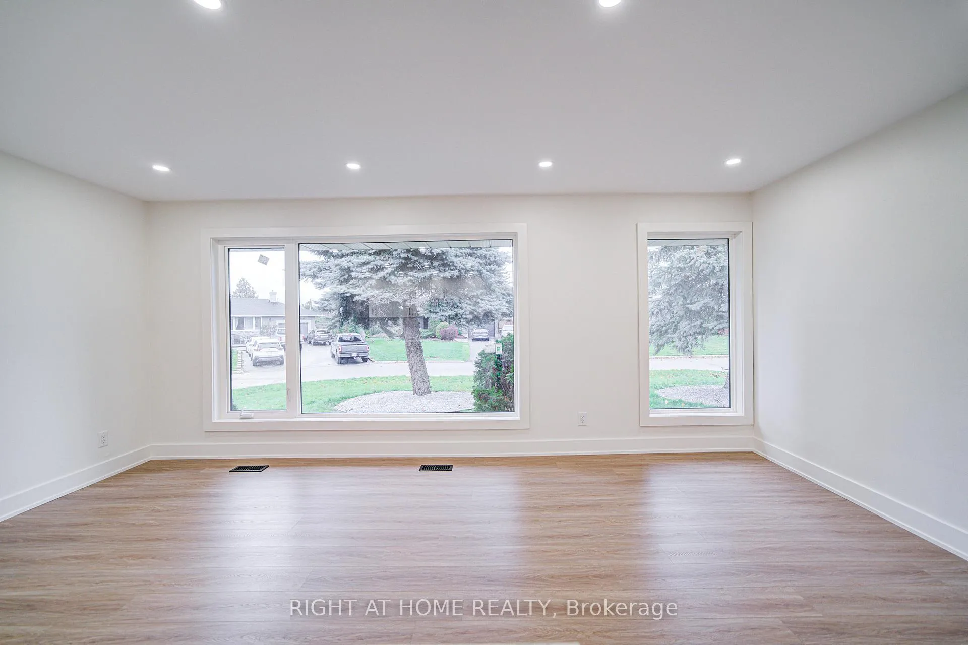 Photo 17 of (MAIN) 705 Glenforest Street, Oshawa, Northglen — HOMEH