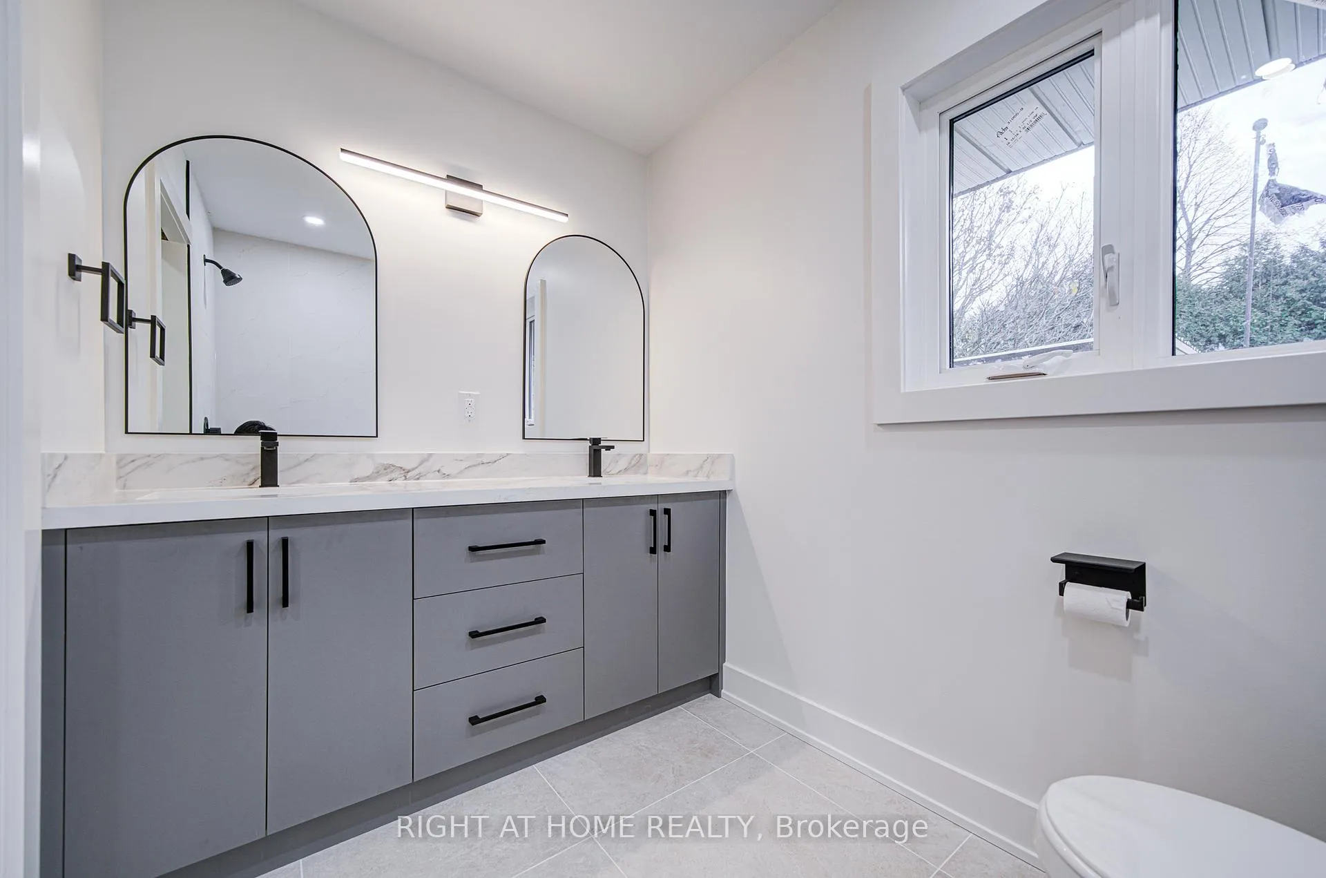 Photo 21 of (MAIN) 705 Glenforest Street, Oshawa, Northglen — HOMEH