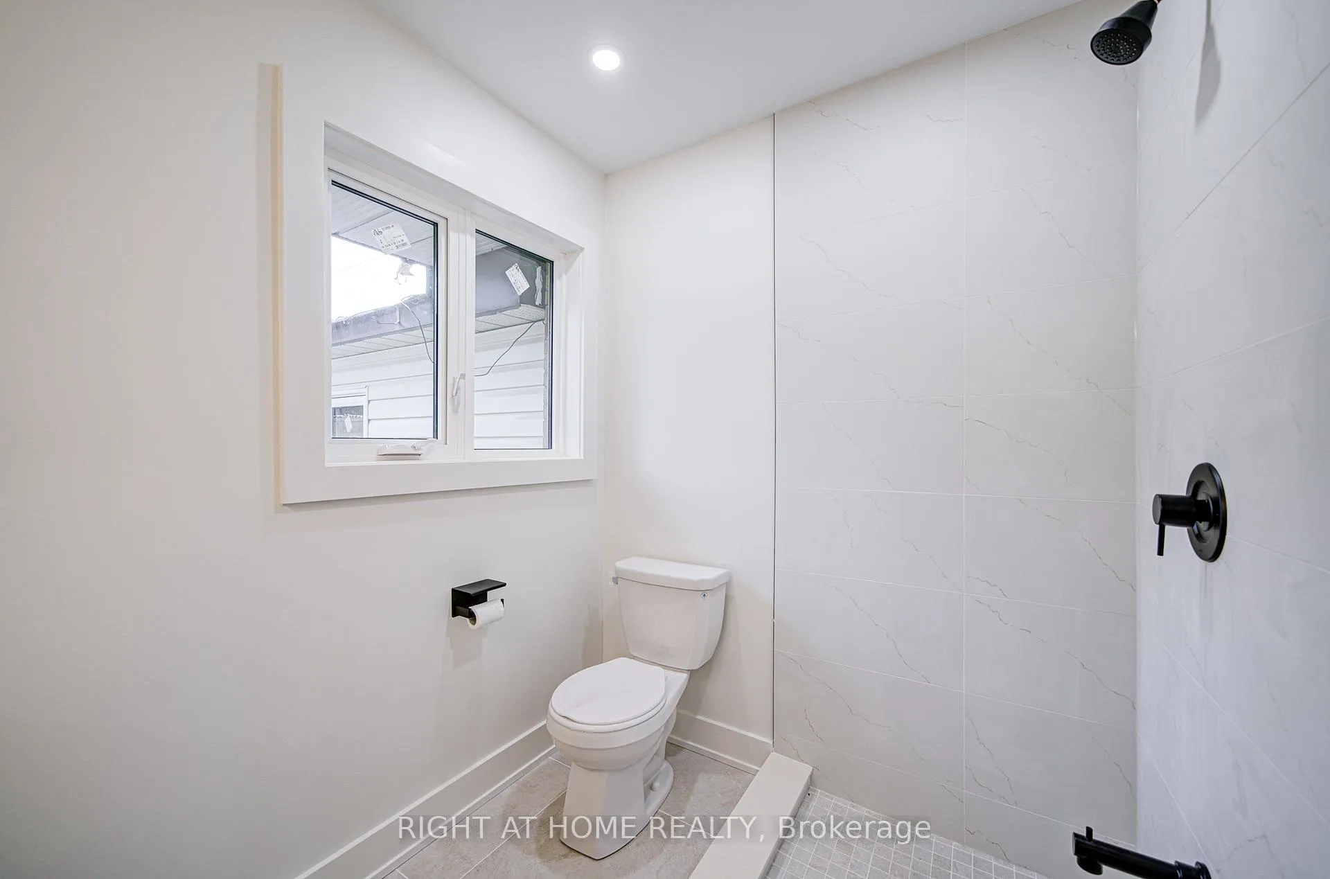Photo 22 of (MAIN) 705 Glenforest Street, Oshawa, Northglen — HOMEH