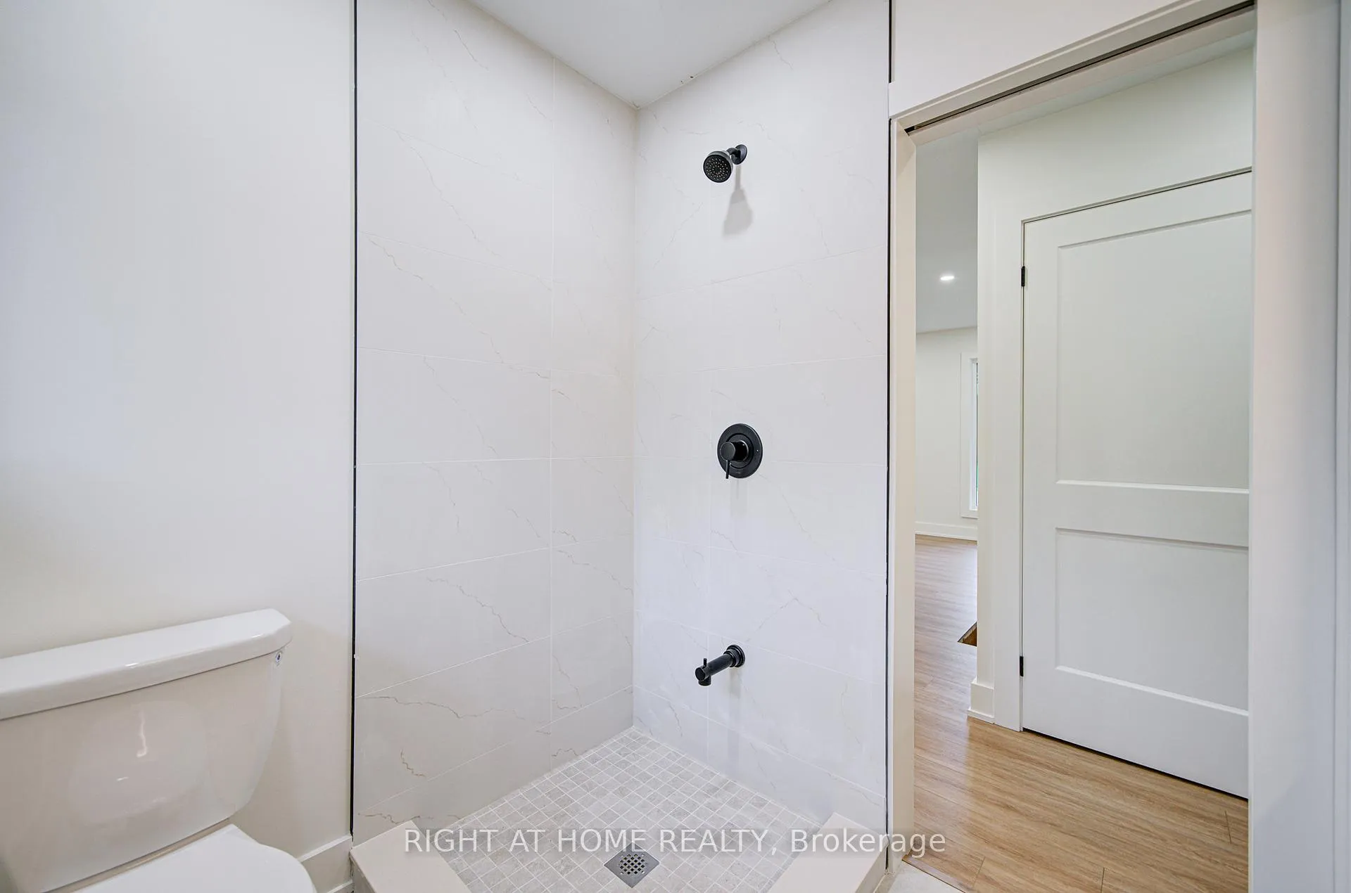 Photo 24 of (MAIN) 705 Glenforest Street, Oshawa, Northglen — HOMEH