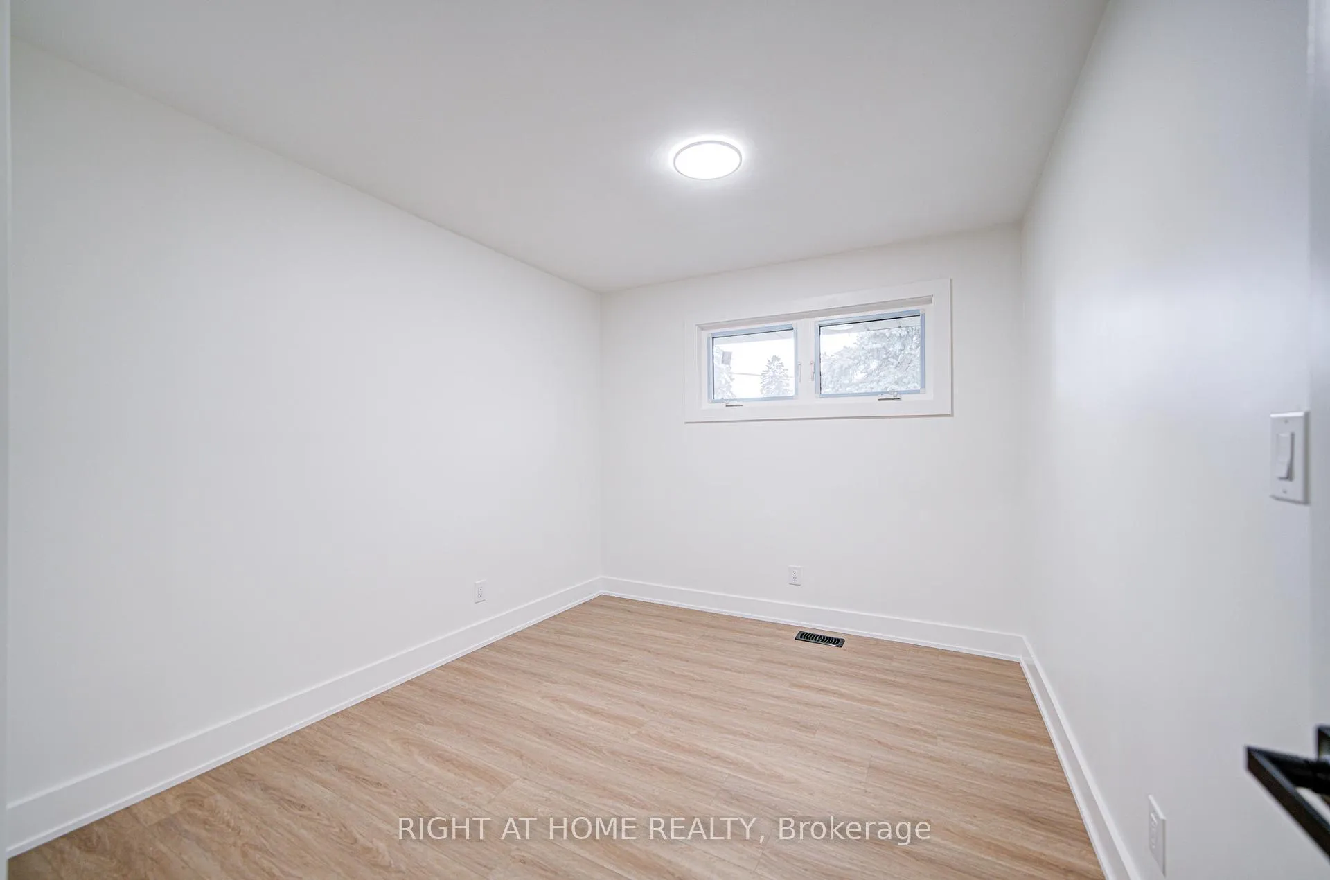 Photo 25 of (MAIN) 705 Glenforest Street, Oshawa, Northglen — HOMEH