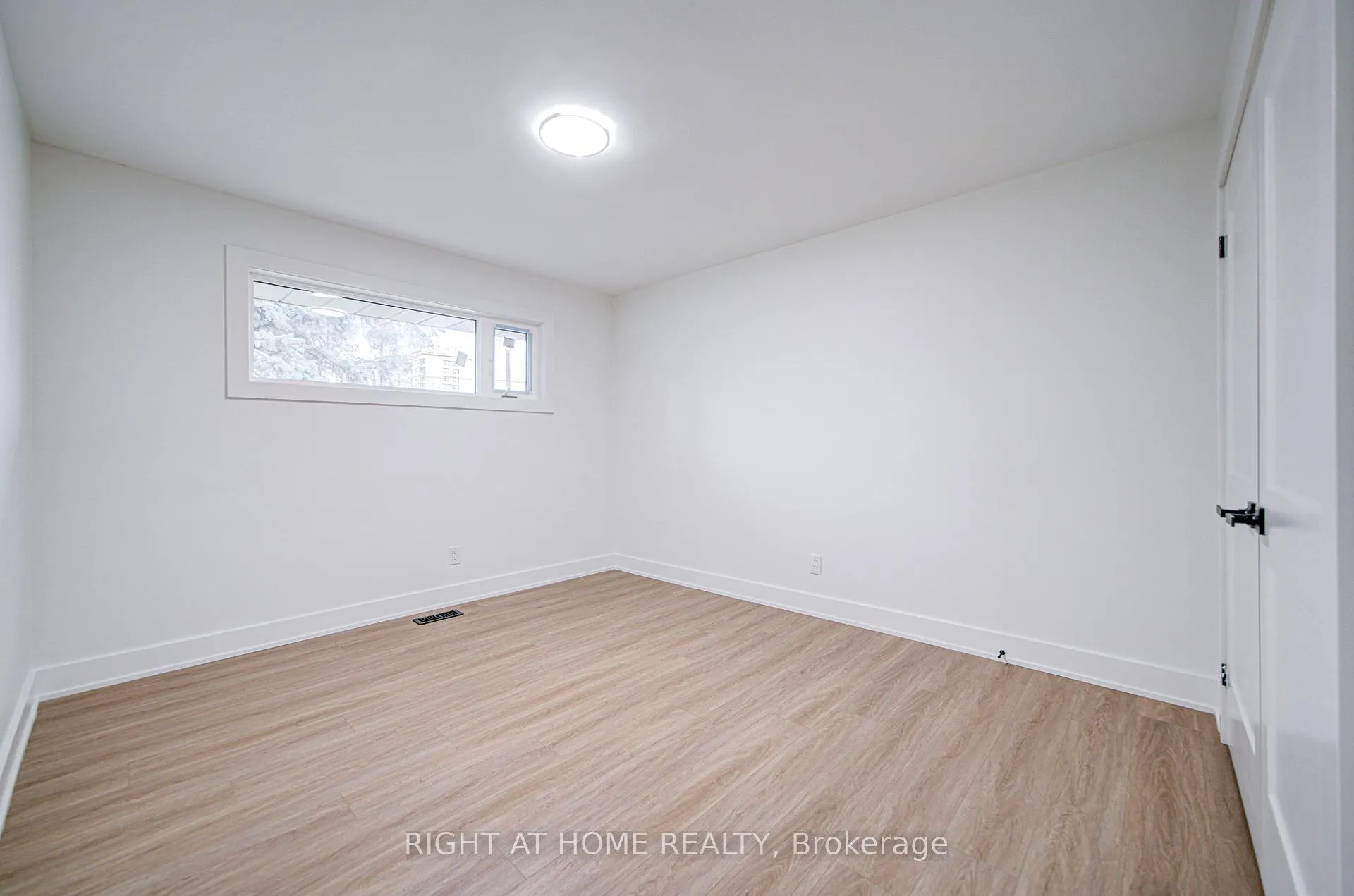 Photo 28 of (MAIN) 705 Glenforest Street, Oshawa, Northglen — HOMEH