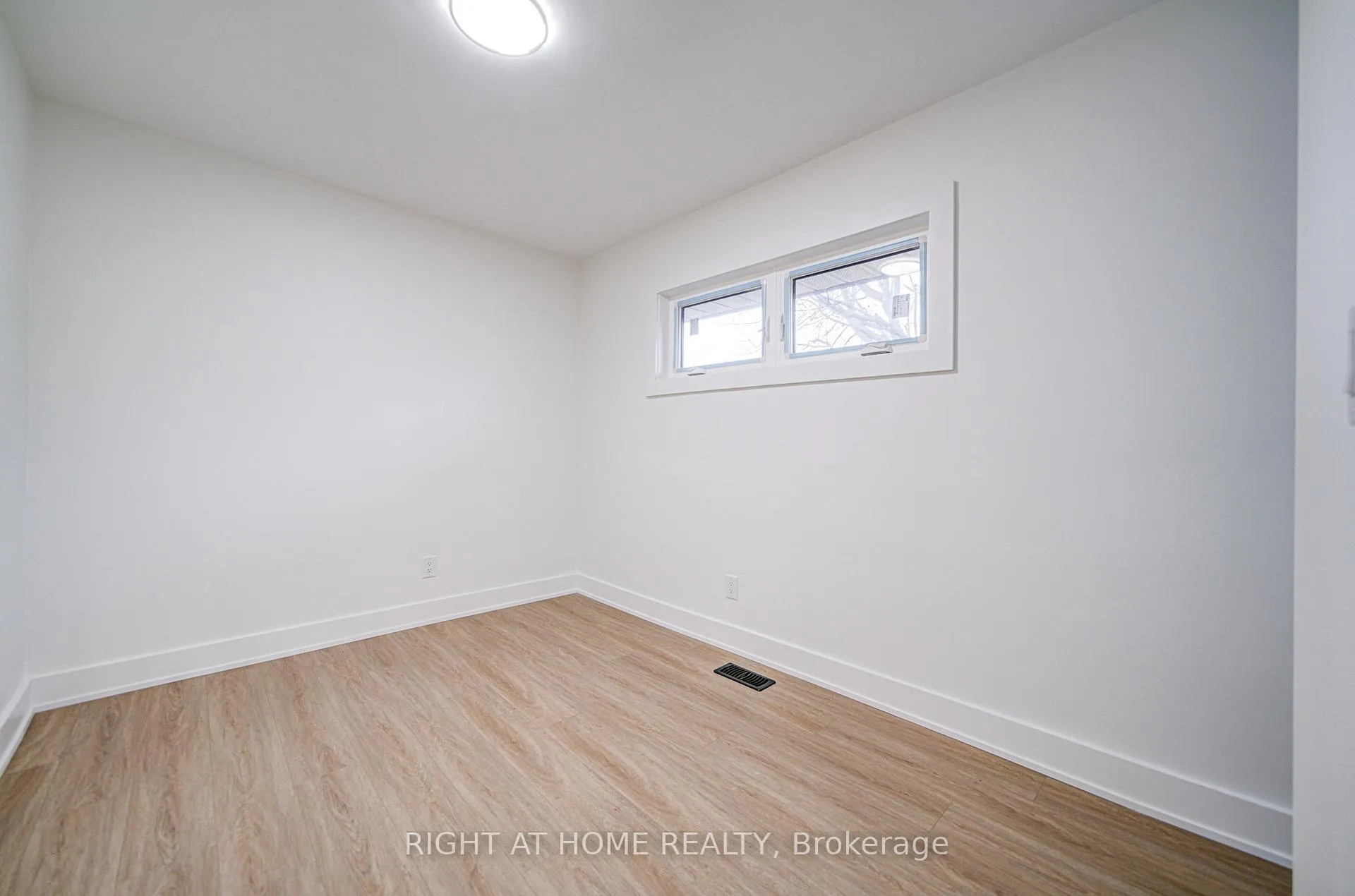 Photo 29 of (MAIN) 705 Glenforest Street, Oshawa, Northglen — HOMEH