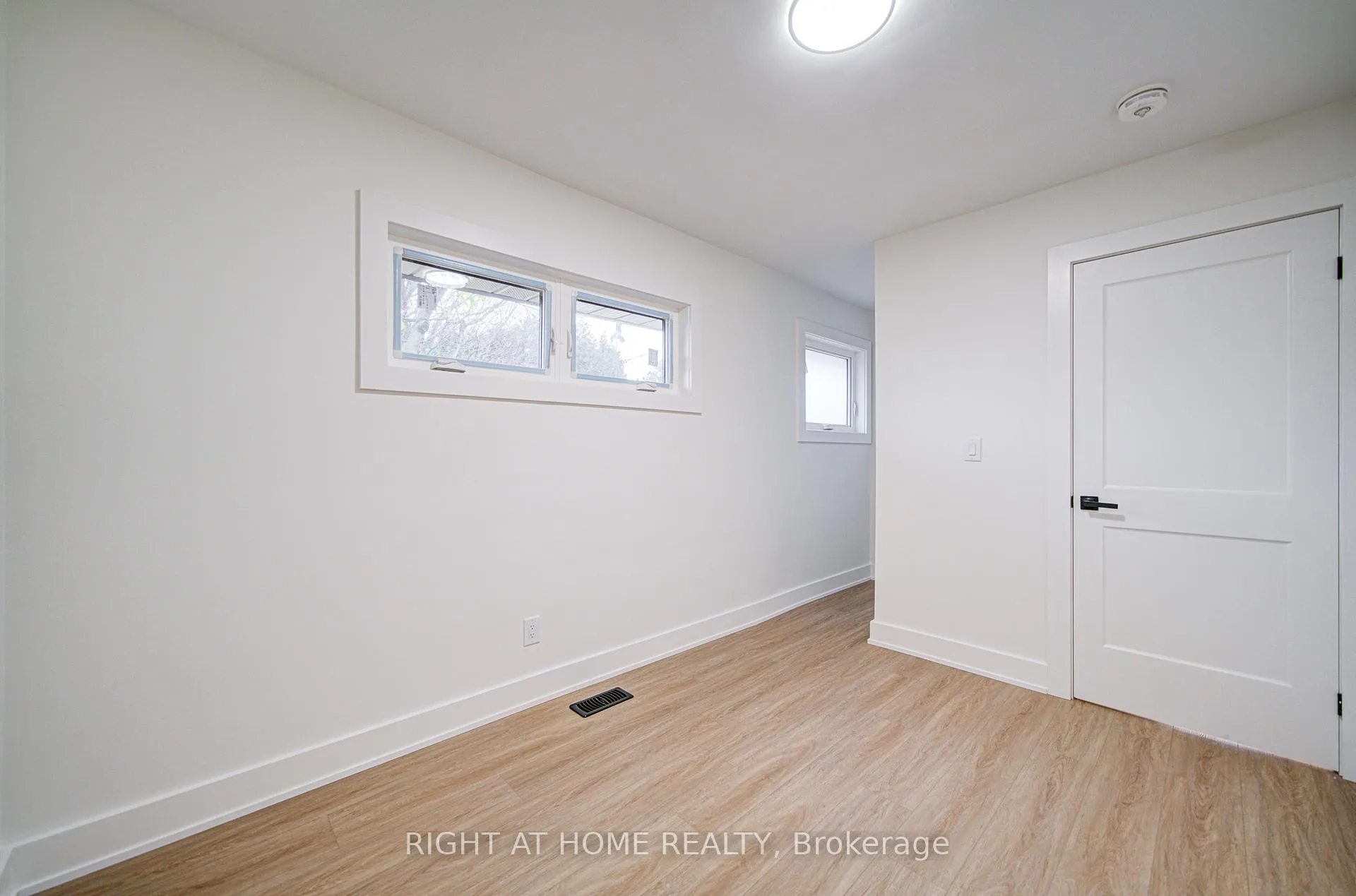 Photo 30 of (MAIN) 705 Glenforest Street, Oshawa, Northglen — HOMEH