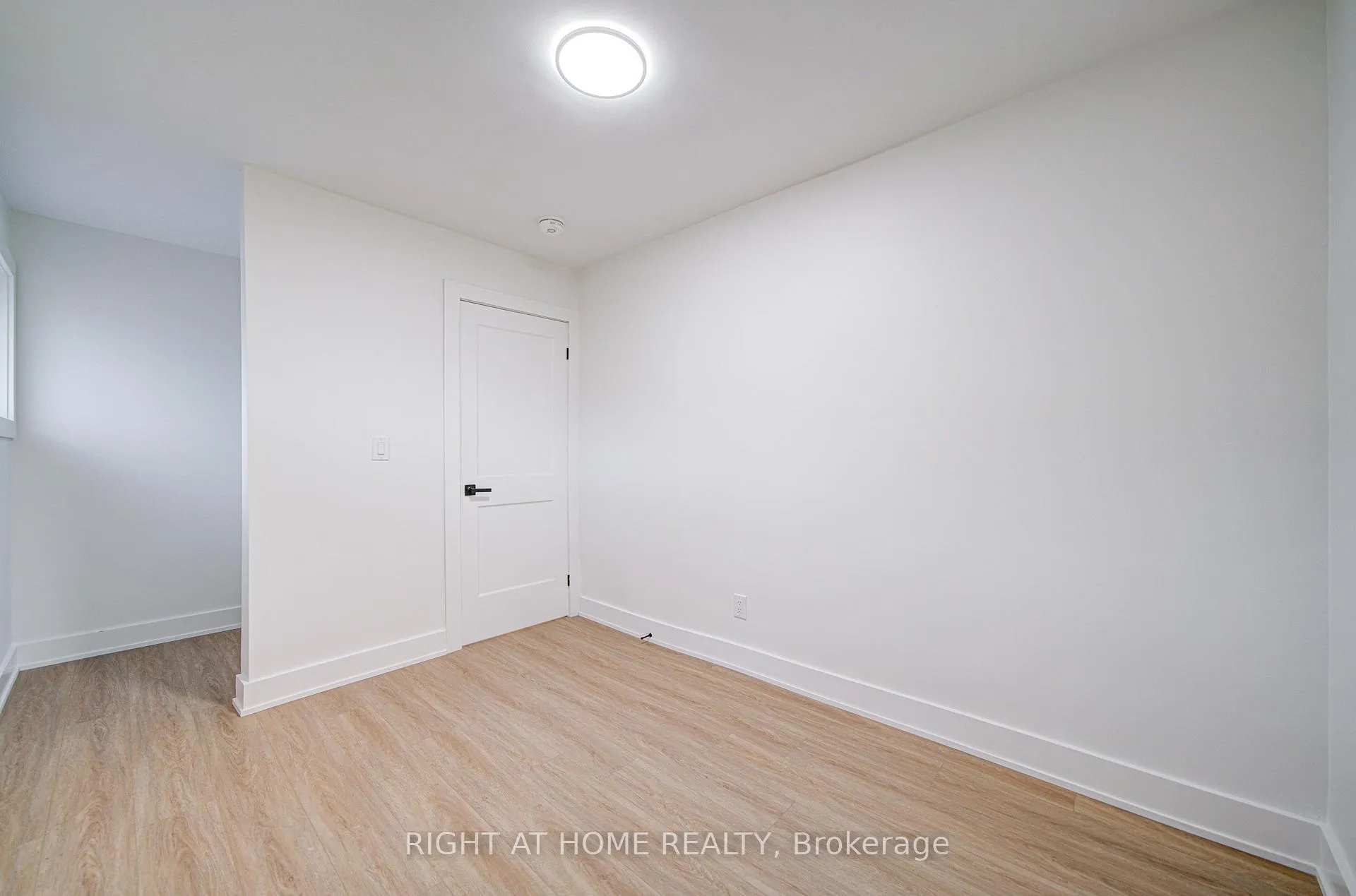Photo 31 of (MAIN) 705 Glenforest Street, Oshawa, Northglen — HOMEH