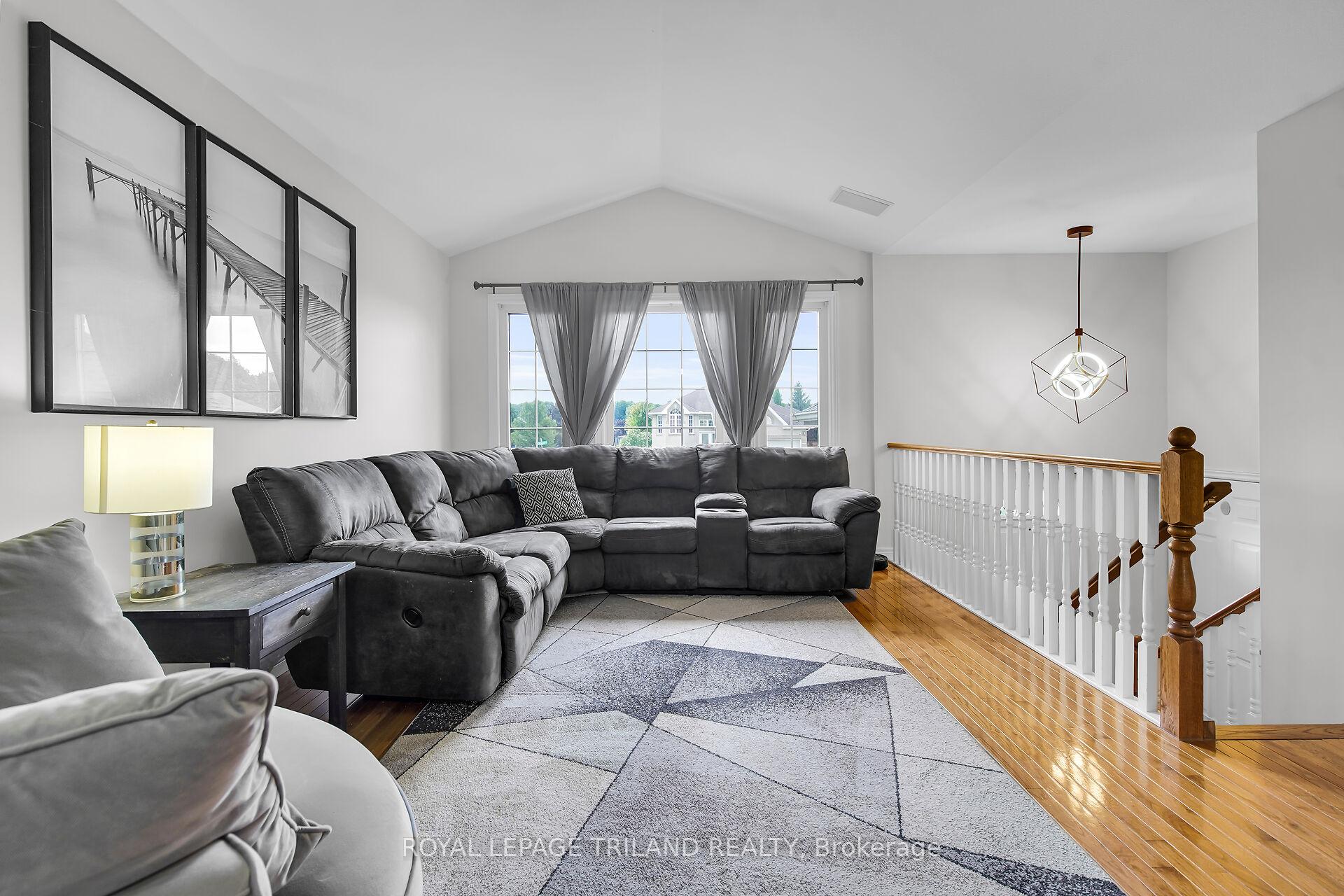 Photo 3 of 67 Deborah Drive, Strathroy-Caradoc, NE — HOMEH