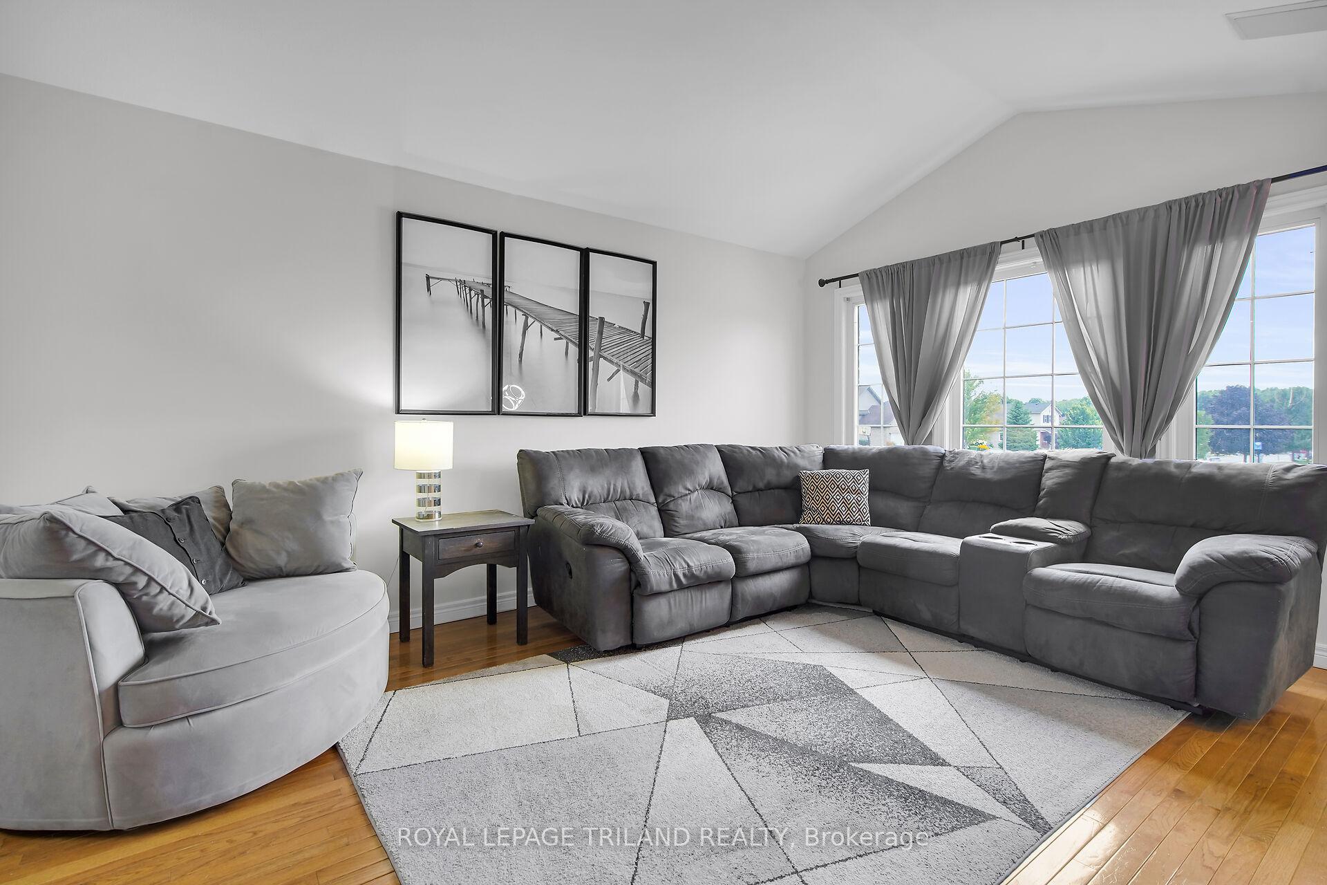 Photo 5 of 67 Deborah Drive, Strathroy-Caradoc, NE — HOMEH