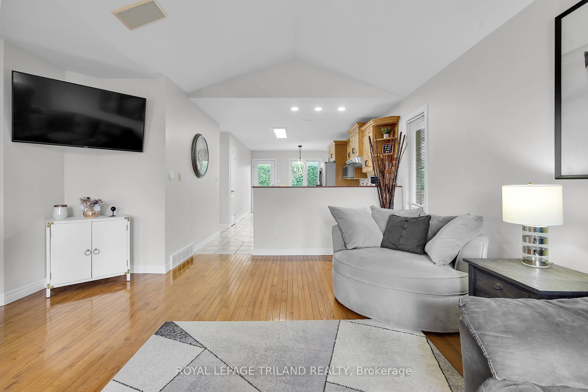 Photo 6 of 67 Deborah Drive, Strathroy-Caradoc, NE — HOMEH