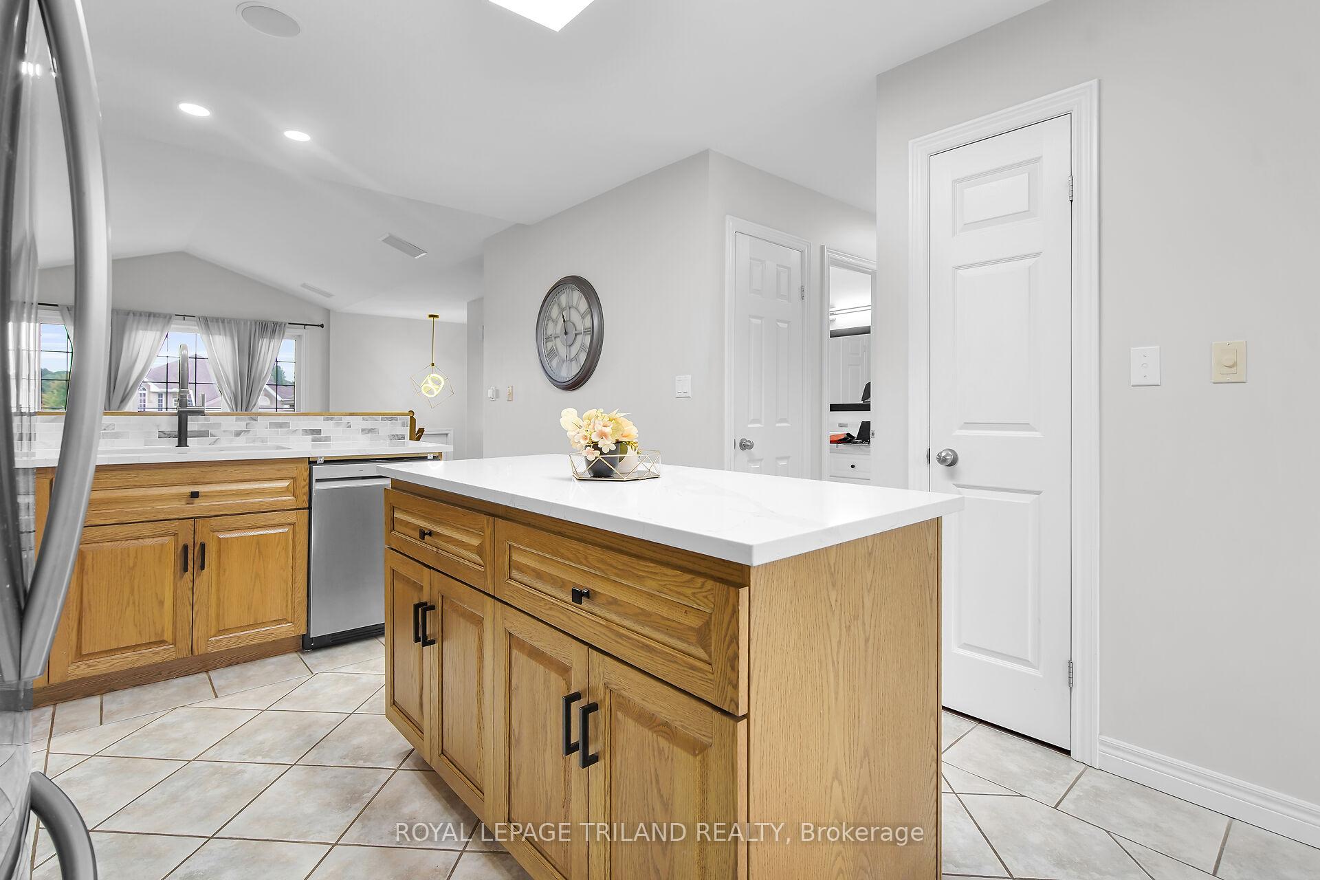 Photo 10 of 67 Deborah Drive, Strathroy-Caradoc, NE — HOMEH