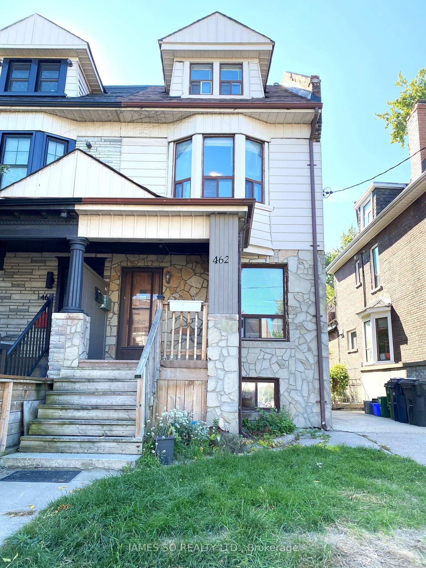 Front of Unit 2nd + 3rd Fl, 462 Pape Avenue