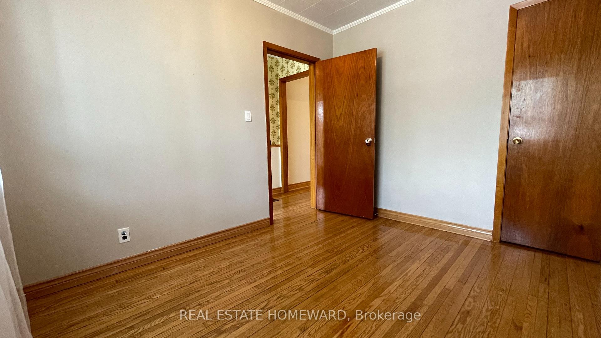 Photo 4 of 92 Barker Avenue, Toronto, Danforth Village-East York — HOMEH