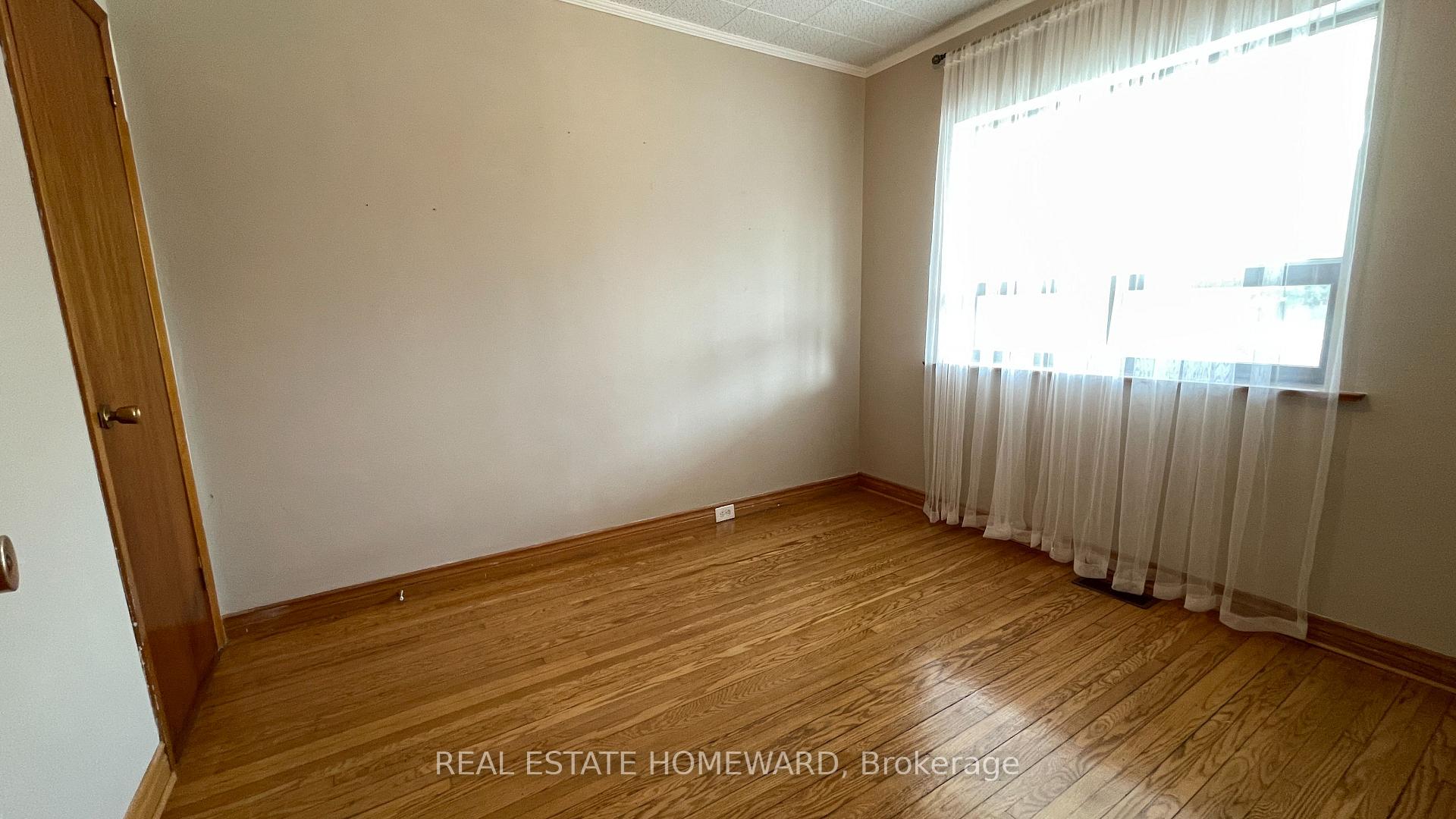 Photo 5 of 92 Barker Avenue, Toronto, Danforth Village-East York — HOMEH