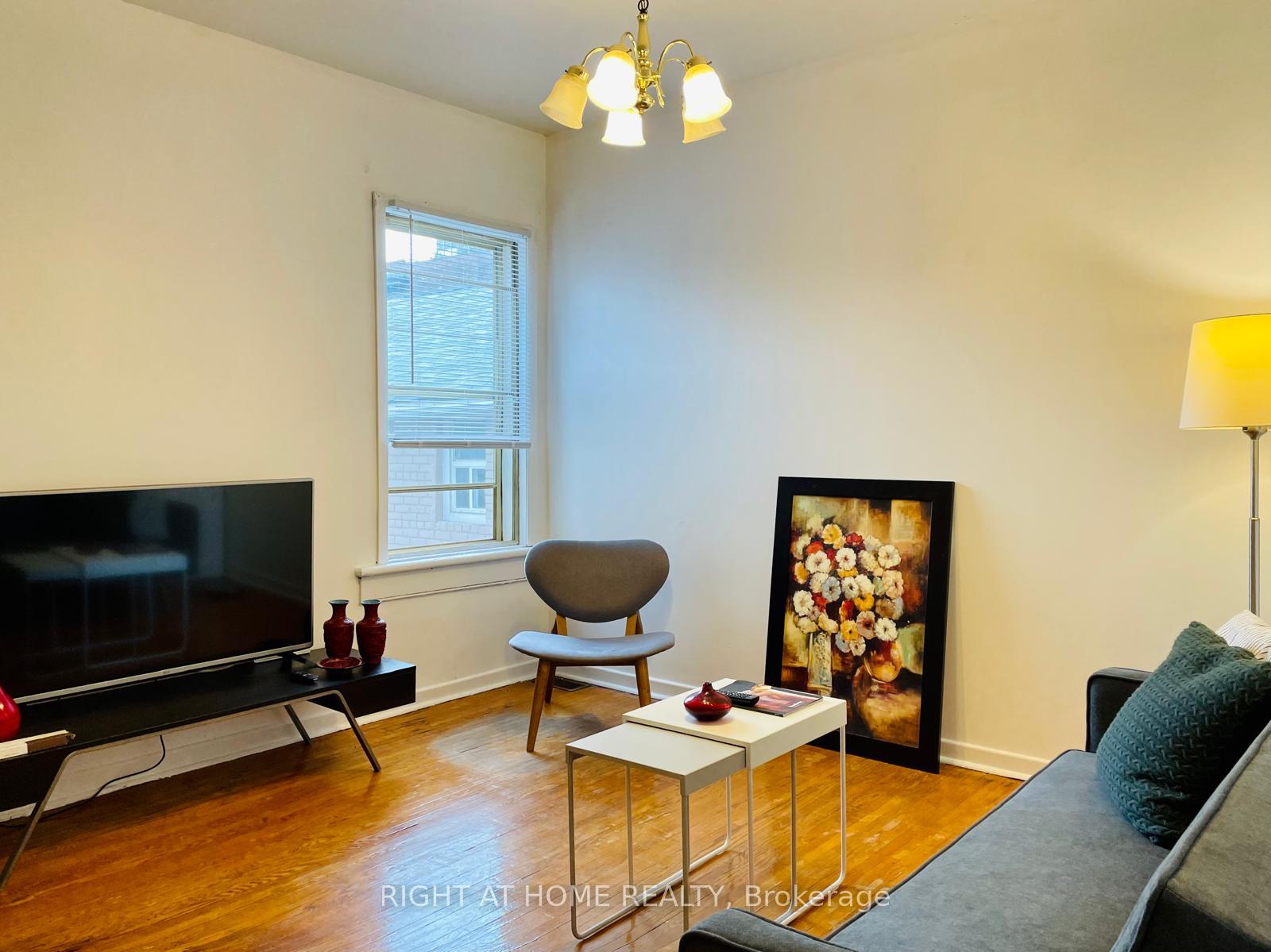 Photo 2 of 65 Foxley Street, Toronto, Trinity-Bellwoods — HOMEH