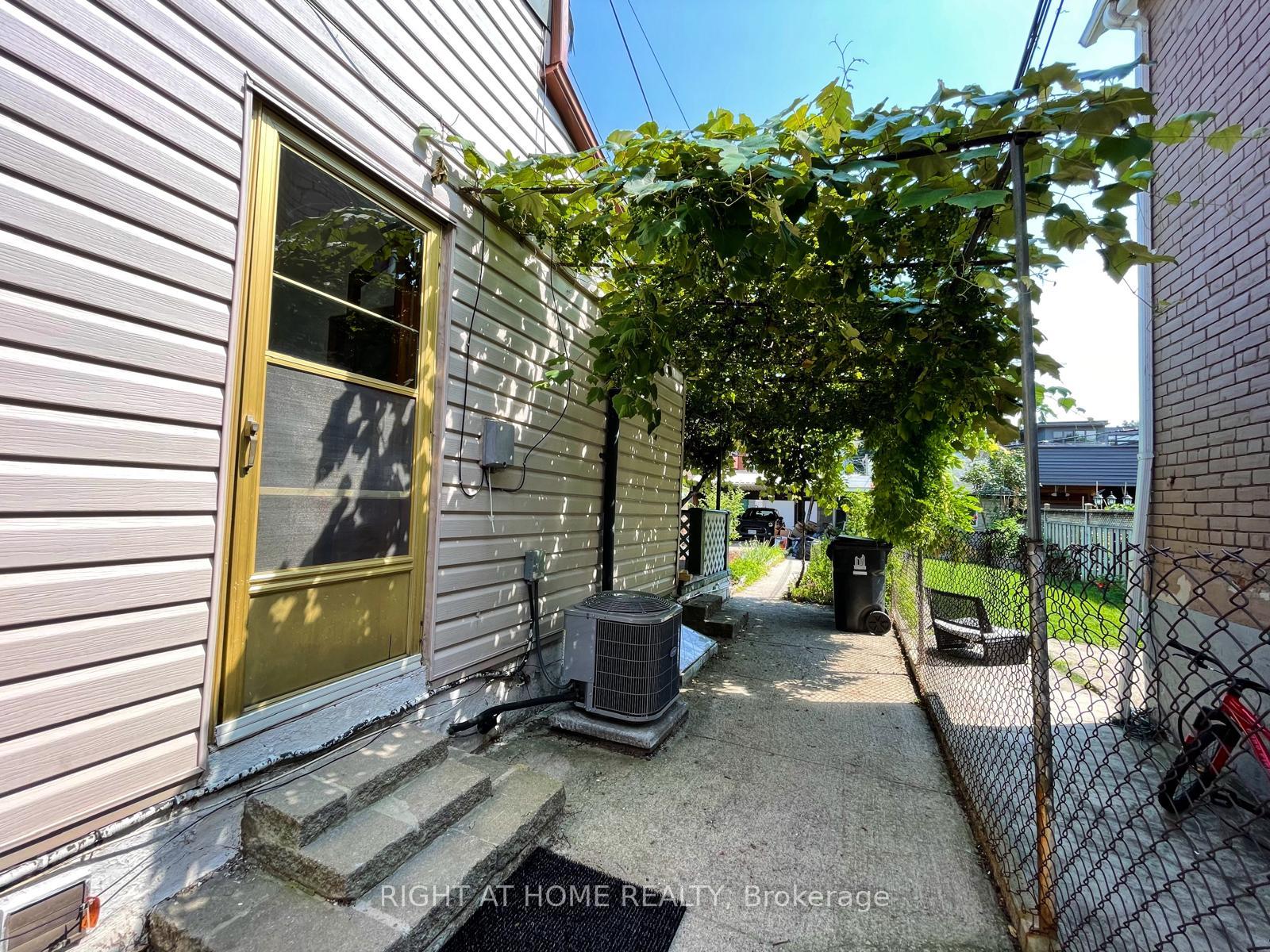 Photo 11 of 65 Foxley Street, Toronto, Trinity-Bellwoods — HOMEH