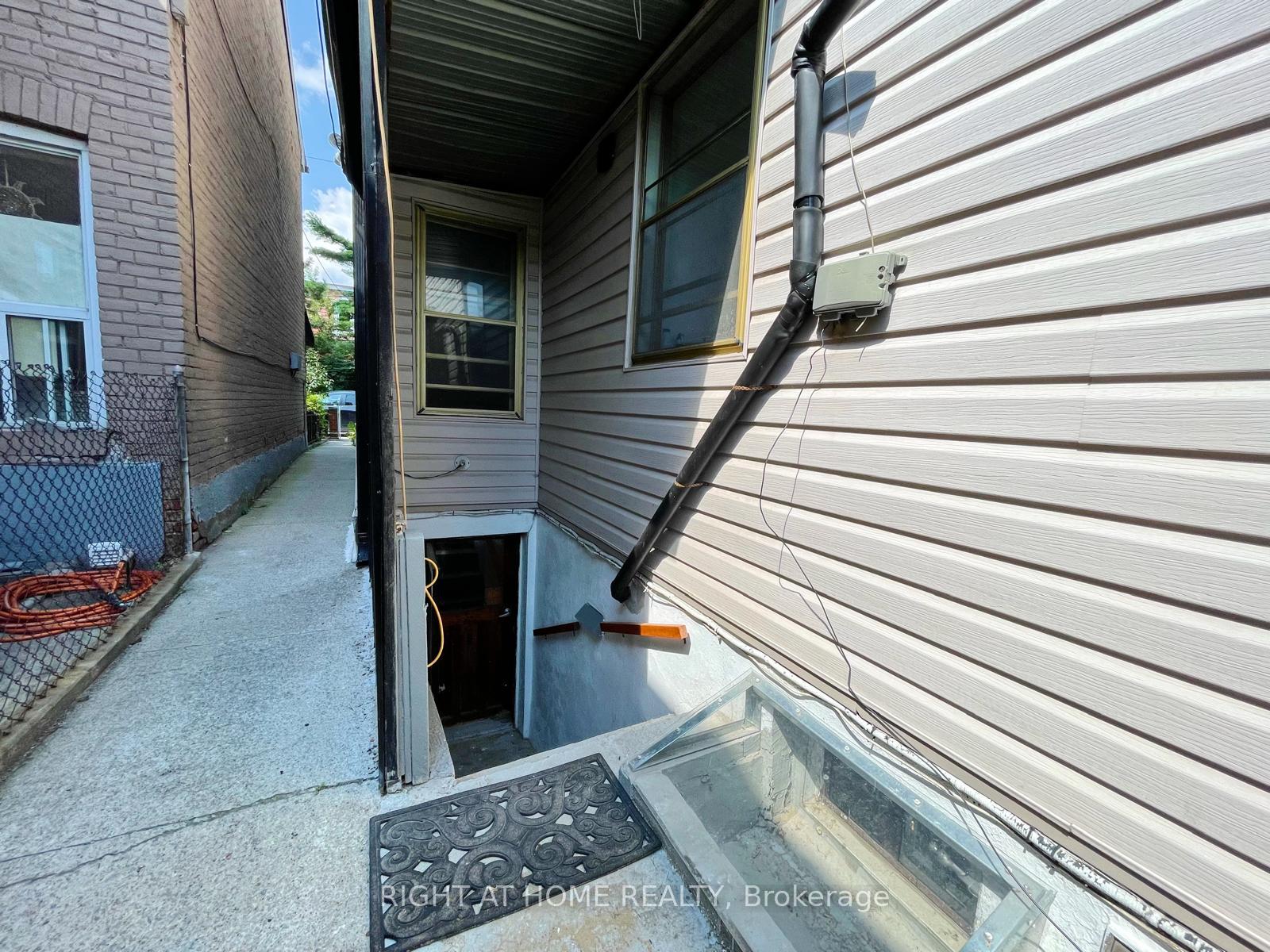 Photo 12 of 65 Foxley Street, Toronto, Trinity-Bellwoods — HOMEH