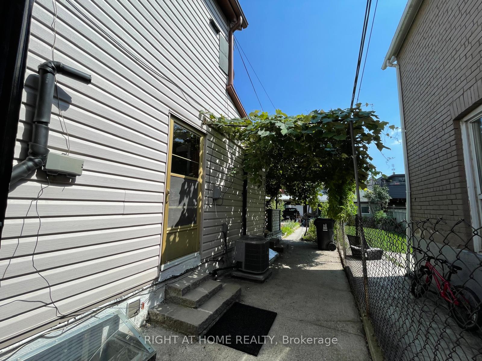 Photo 13 of 65 Foxley Street, Toronto, Trinity-Bellwoods — HOMEH