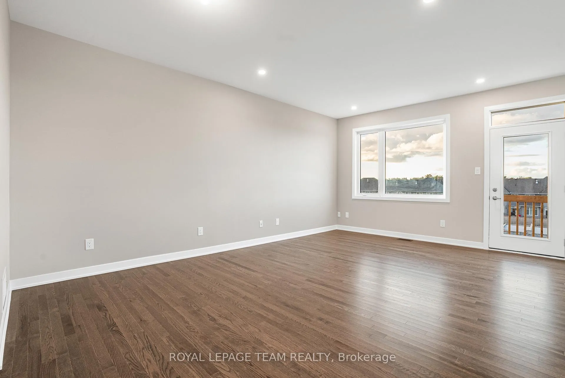 Photo 5 of 120 Beebalm Crescent, Ottawa, Barrhaven - Half Moon Bay — HOMEH