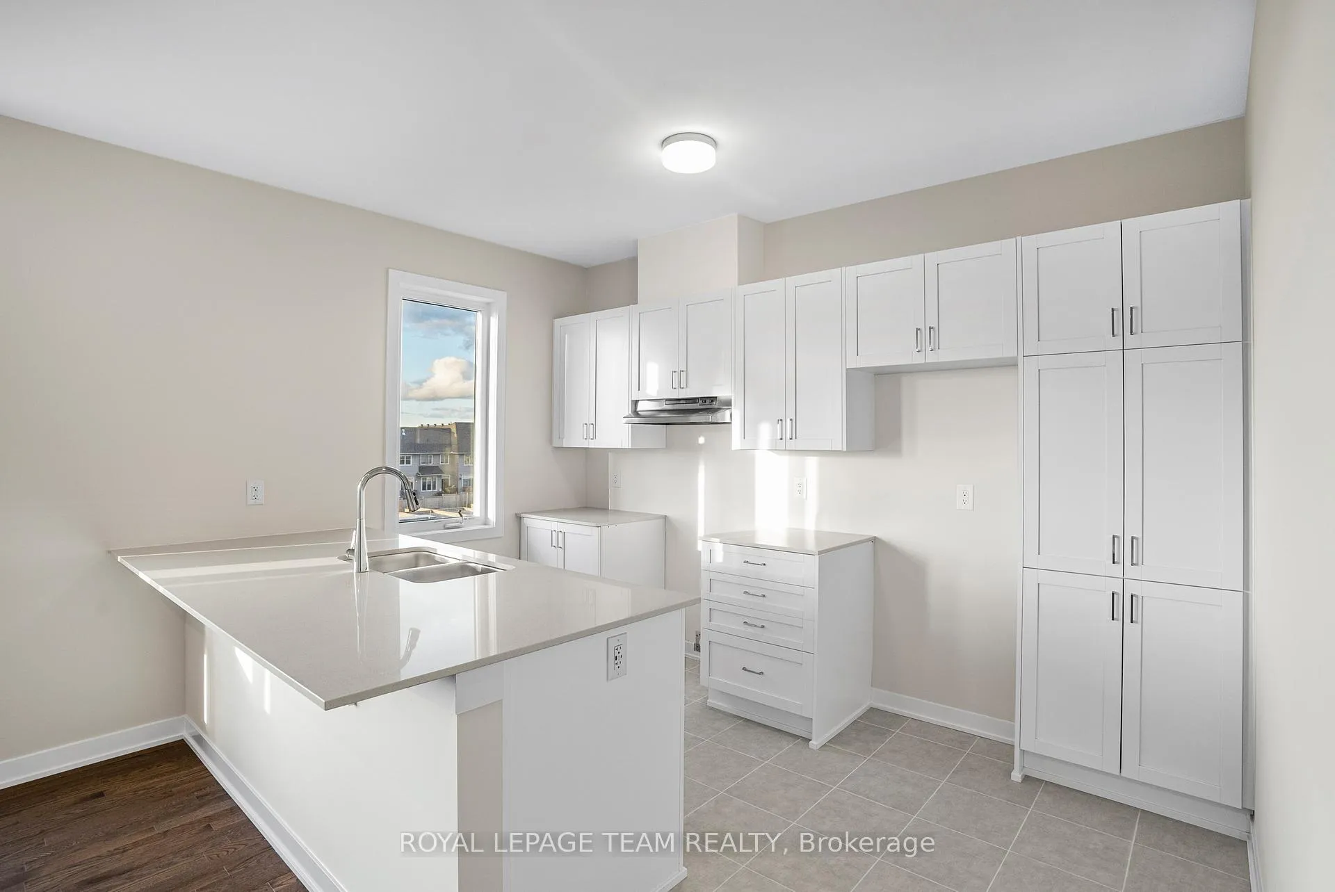 Photo 8 of 120 Beebalm Crescent, Ottawa, Barrhaven - Half Moon Bay — HOMEH