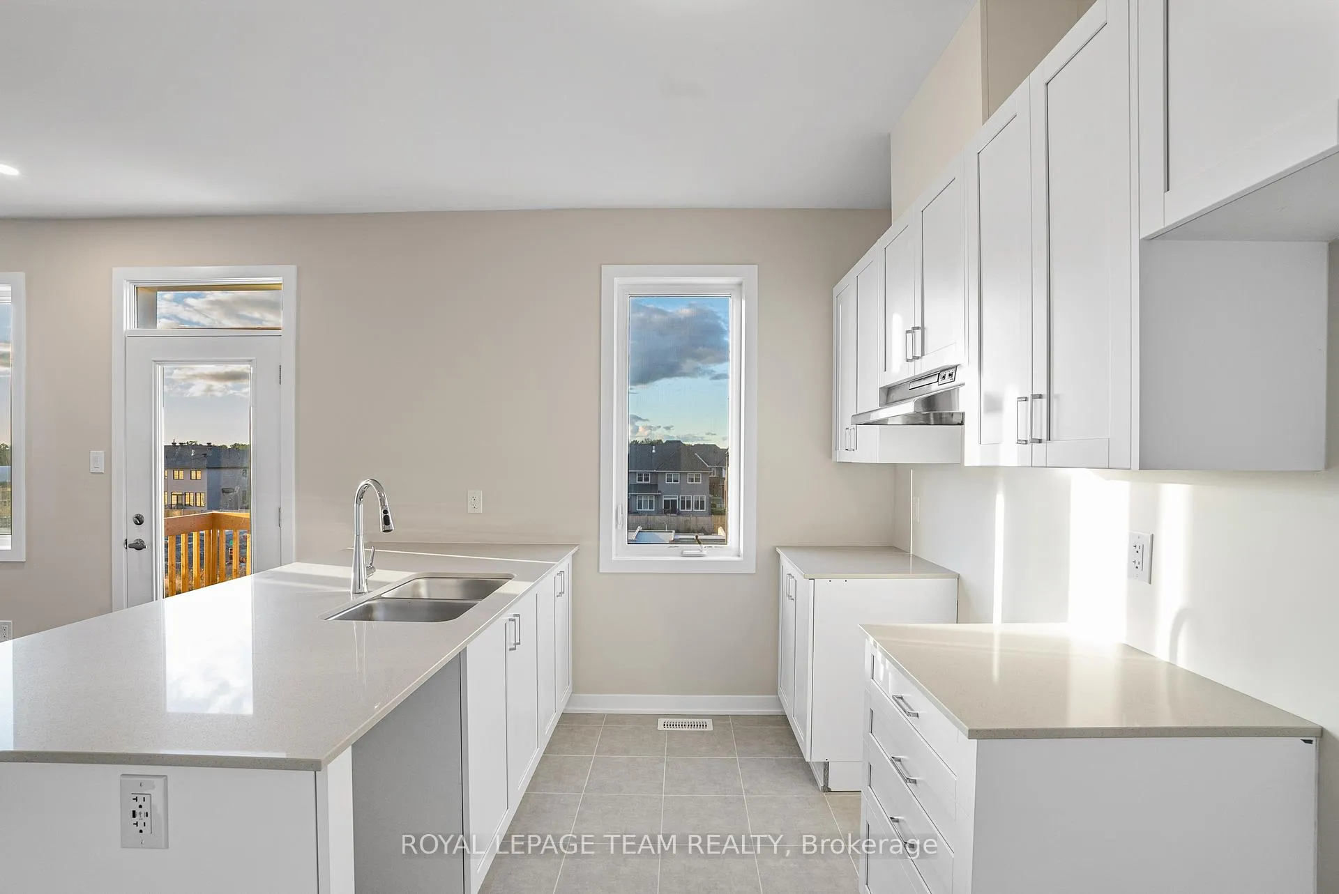 Photo 9 of 120 Beebalm Crescent, Ottawa, Barrhaven - Half Moon Bay — HOMEH