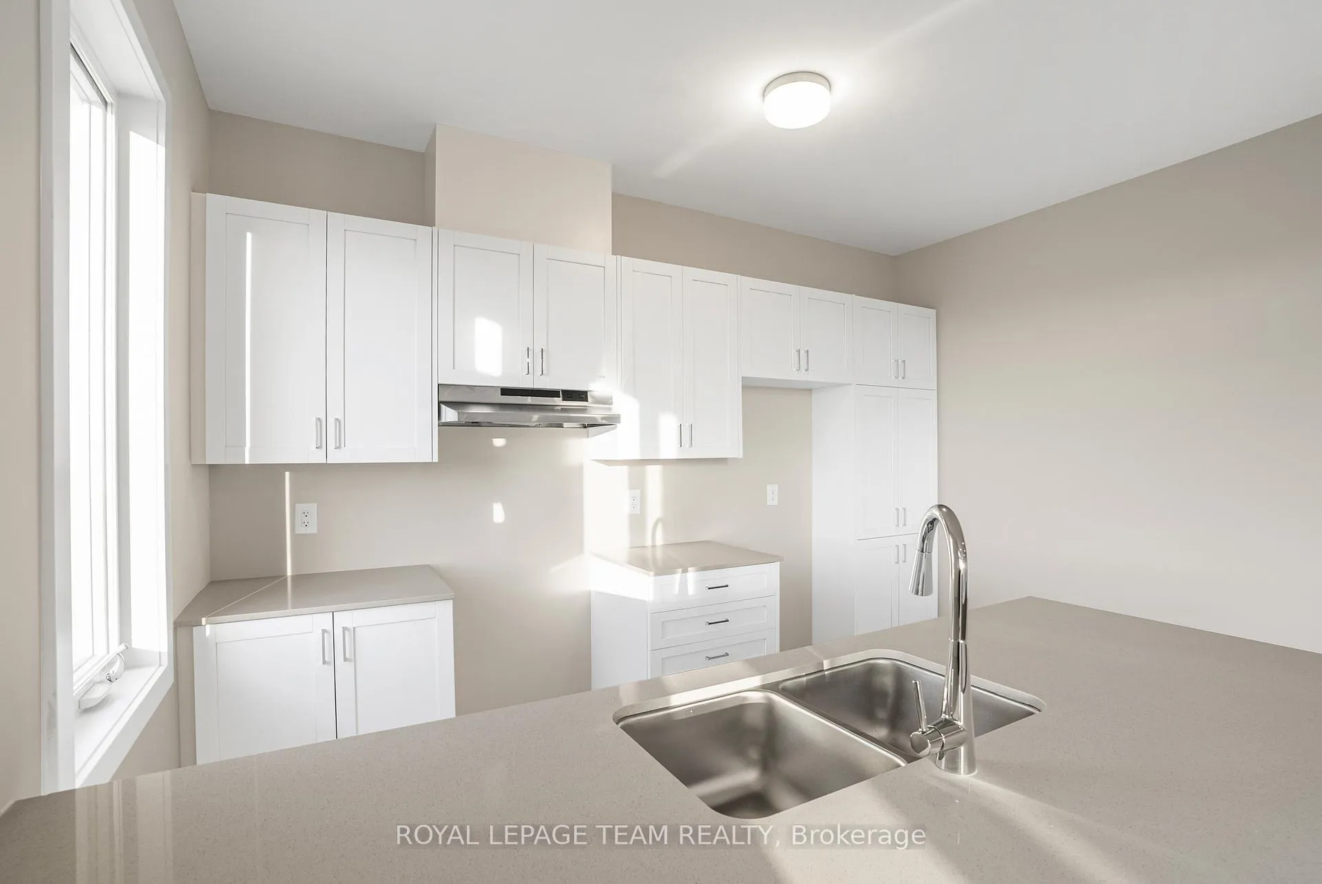 Photo 10 of 120 Beebalm Crescent, Ottawa, Barrhaven - Half Moon Bay — HOMEH