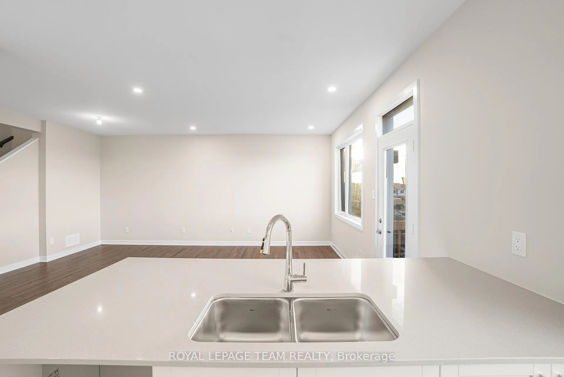 Photo 12 of 120 Beebalm Crescent, Ottawa, Barrhaven - Half Moon Bay — HOMEH