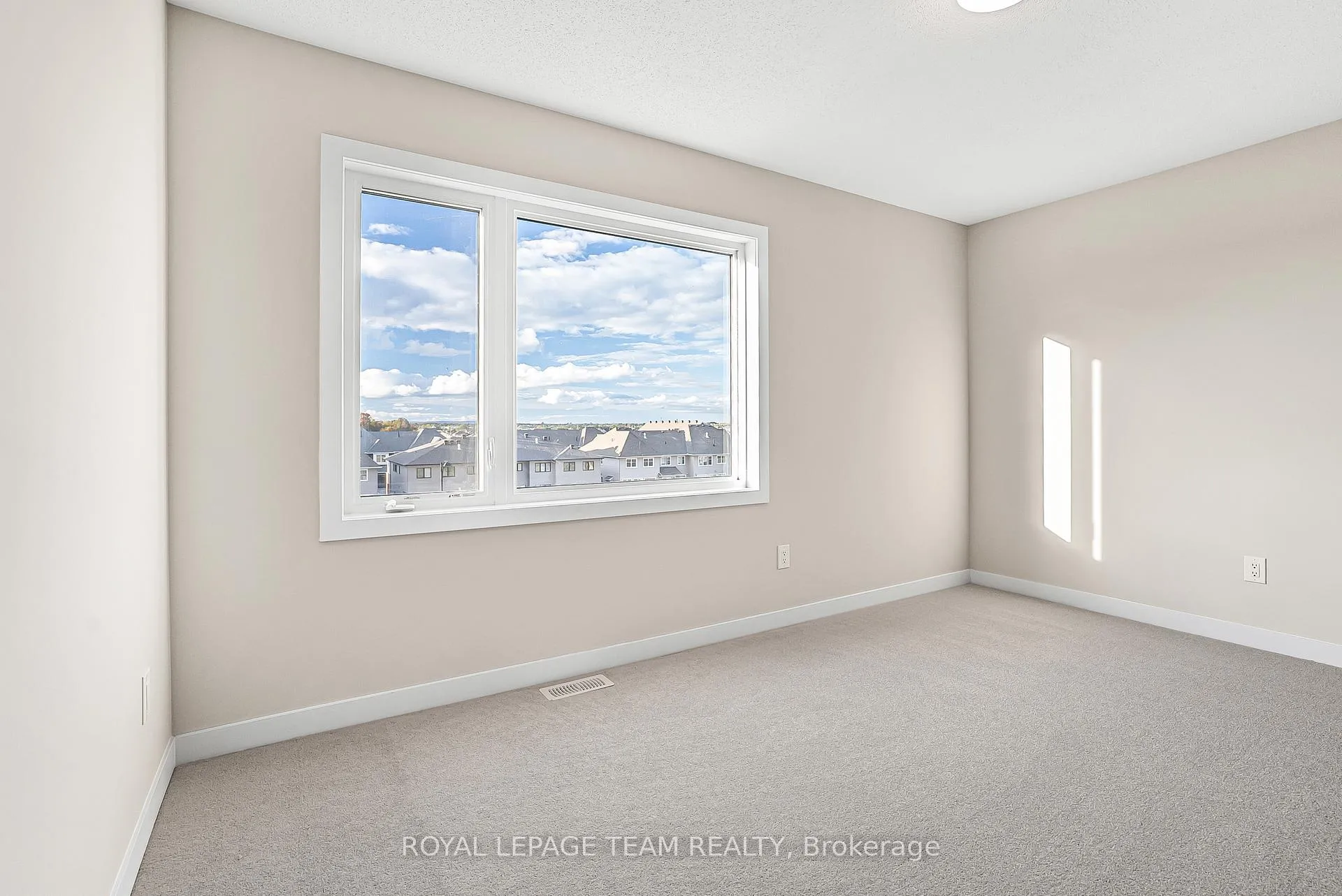 Photo 15 of 120 Beebalm Crescent, Ottawa, Barrhaven - Half Moon Bay — HOMEH