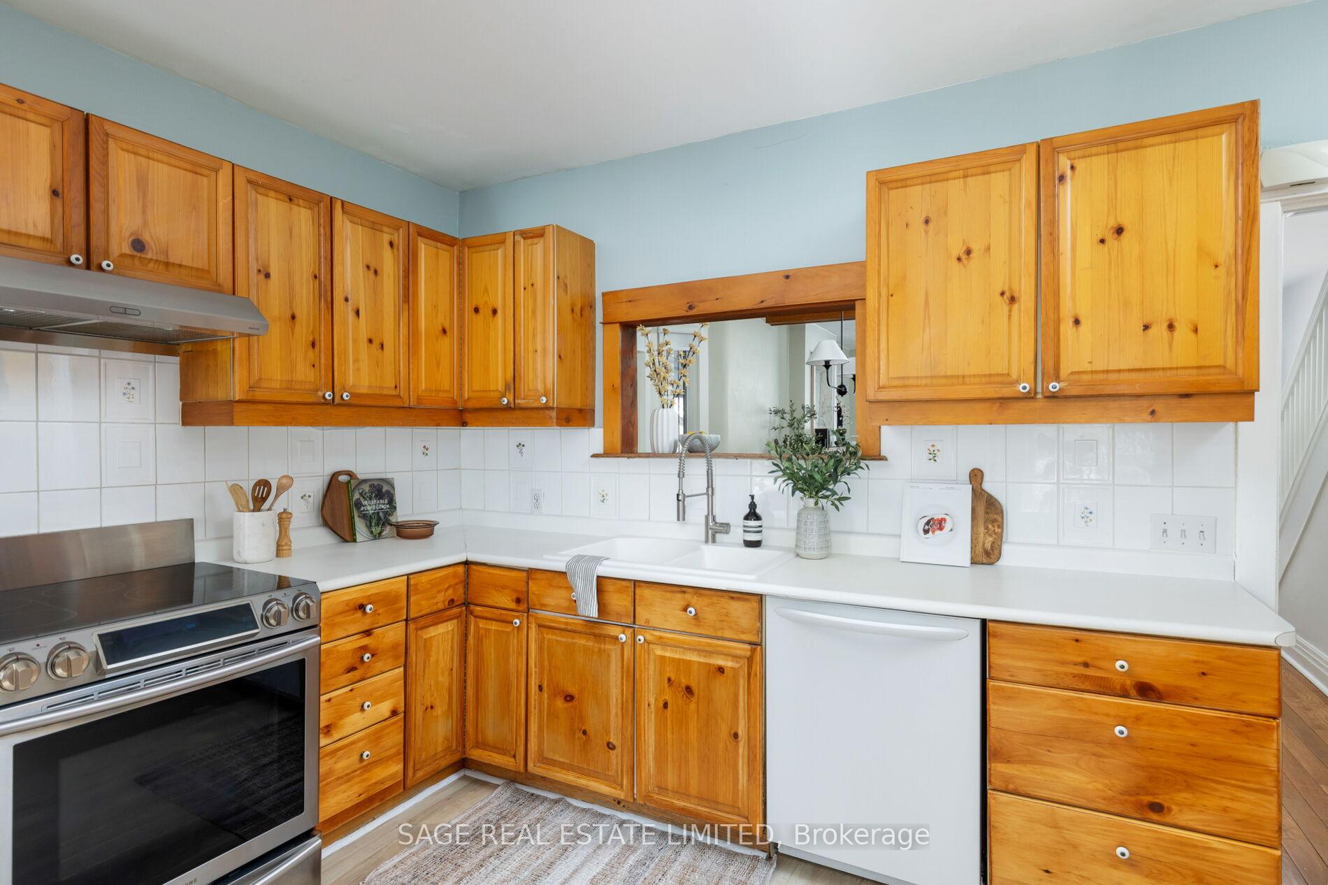Photo 12 of 3 Barrie Avenue, Toronto, Humewood-Cedarvale — HOMEH