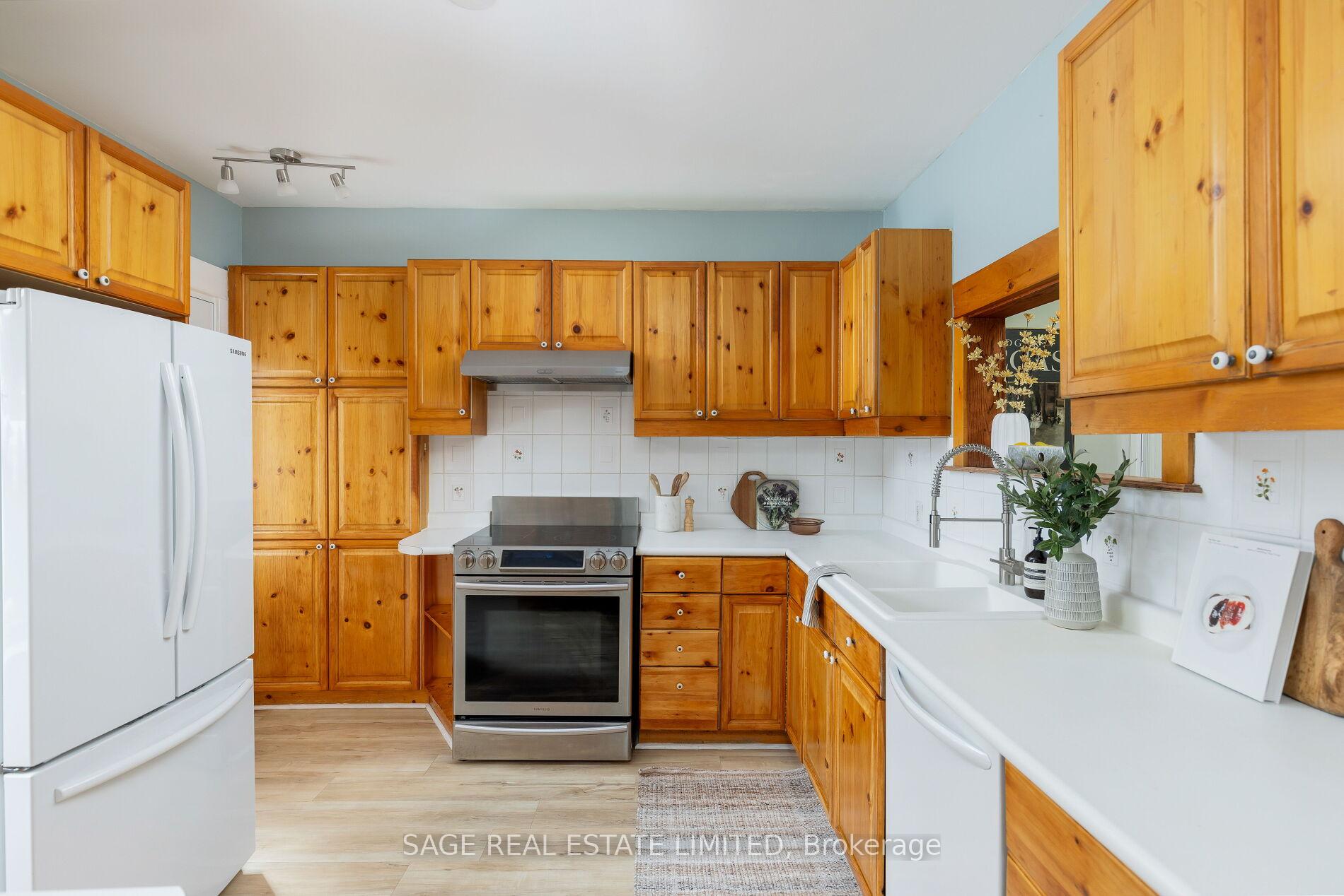 Photo 13 of 3 Barrie Avenue, Toronto, Humewood-Cedarvale — HOMEH