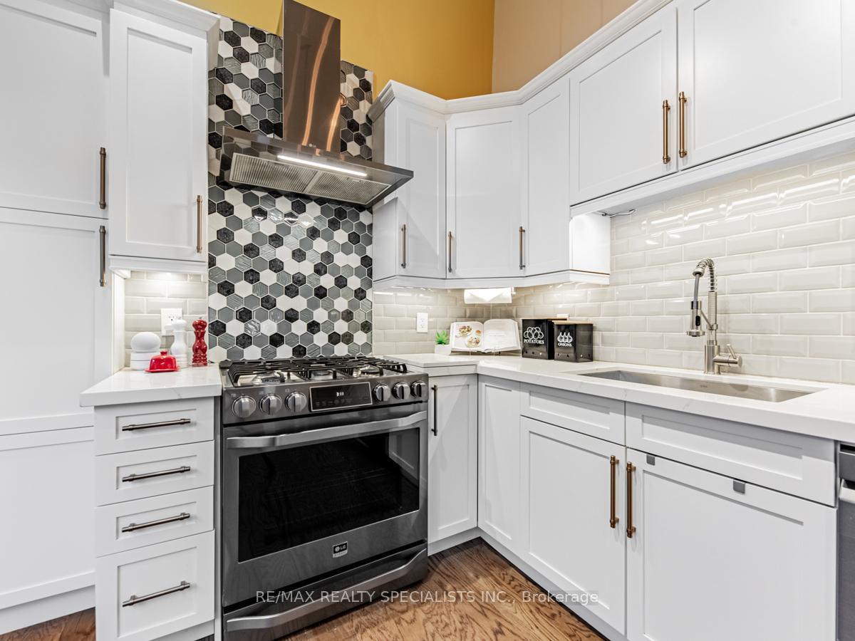 Photo 10 of 29 Moutray Street, Toronto, Little Portugal — HOMEH