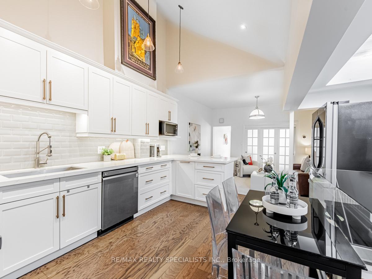 Photo 12 of 29 Moutray Street, Toronto, Little Portugal — HOMEH