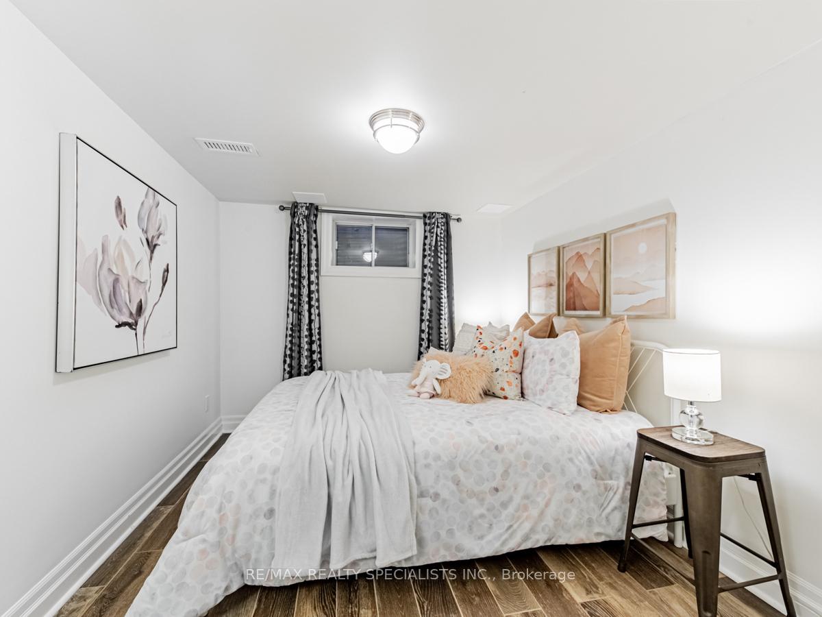 Photo 23 of 29 Moutray Street, Toronto, Little Portugal — HOMEH