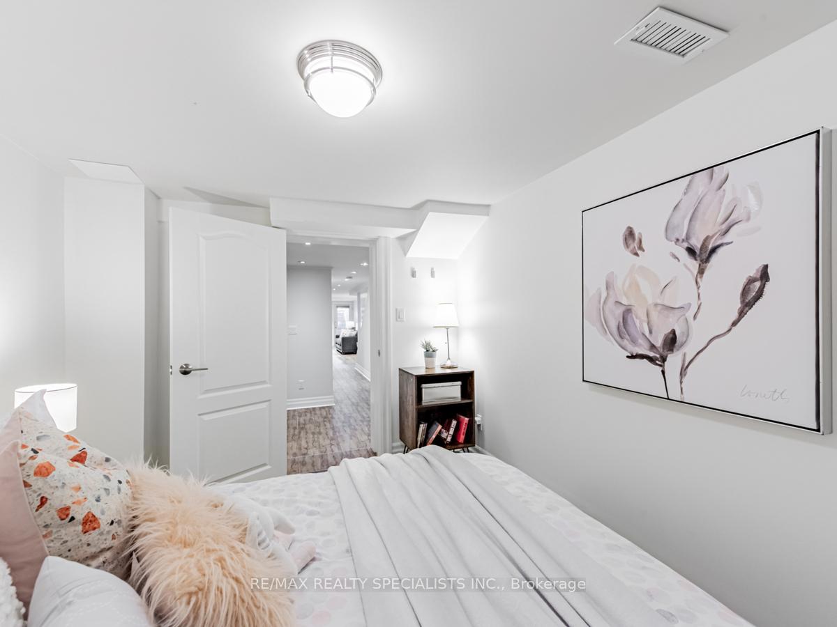 Photo 24 of 29 Moutray Street, Toronto, Little Portugal — HOMEH