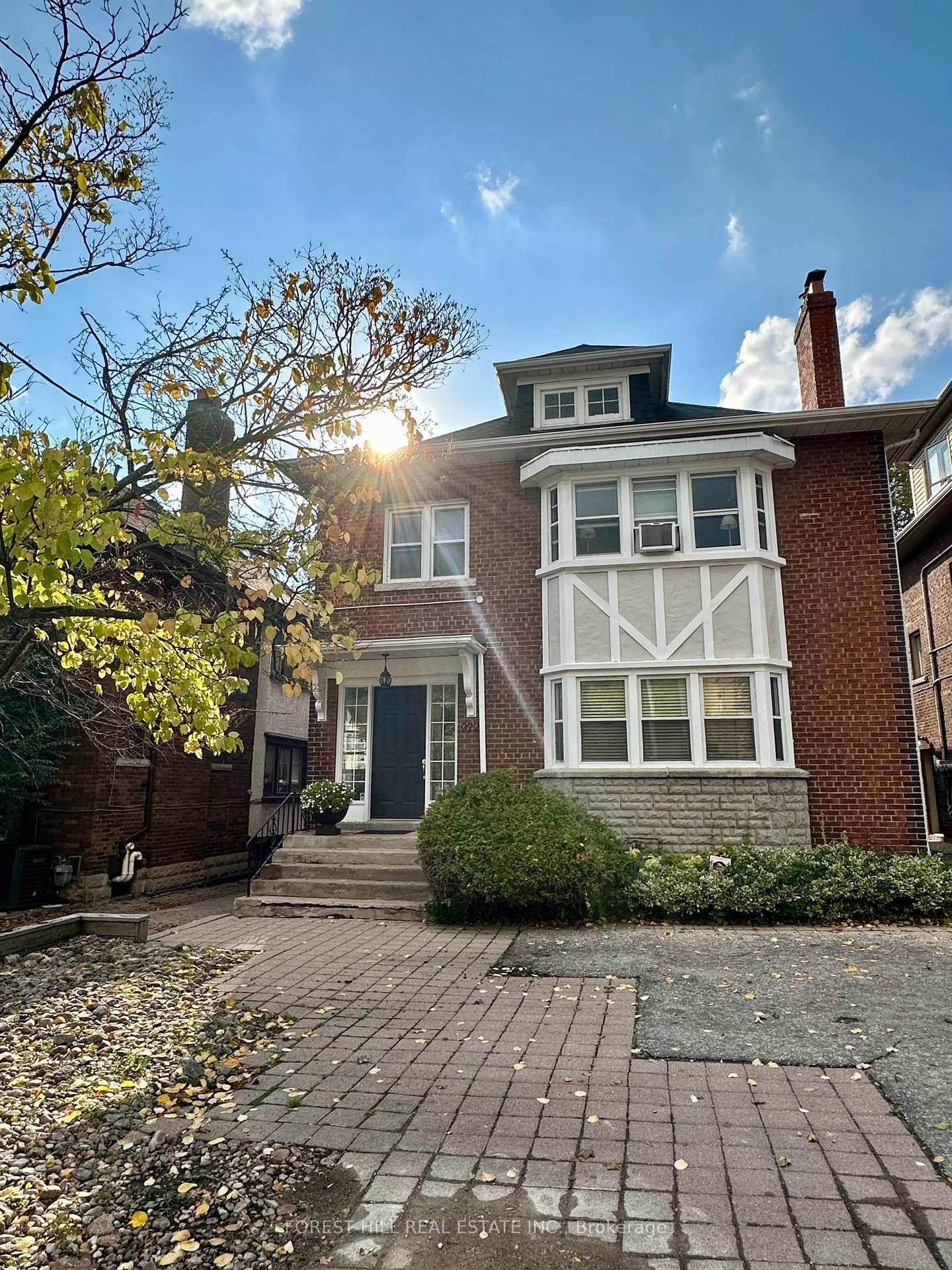 Front of Unit Lower#1, 922 Avenue Road
