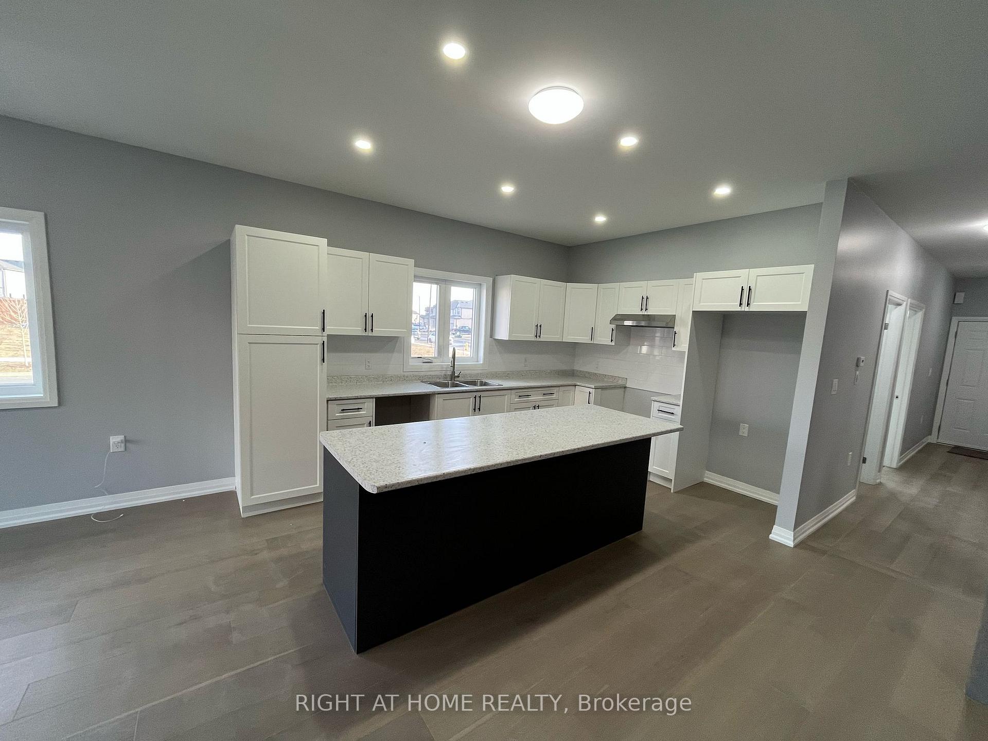 Photo 3 of 16 Barker Parkway, Thorold, Rolling Meadows — HOMEH