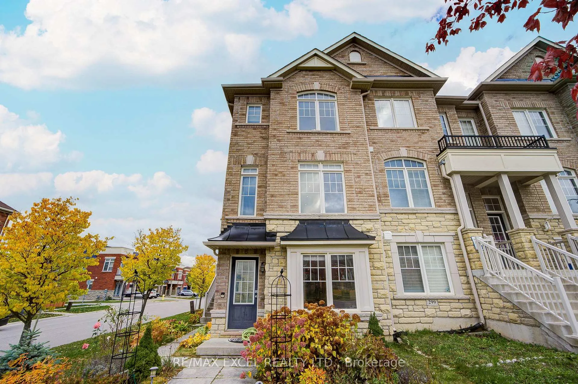 Photo 2 of 301 Delray Drive, Markham, Greensborough — HOMEH