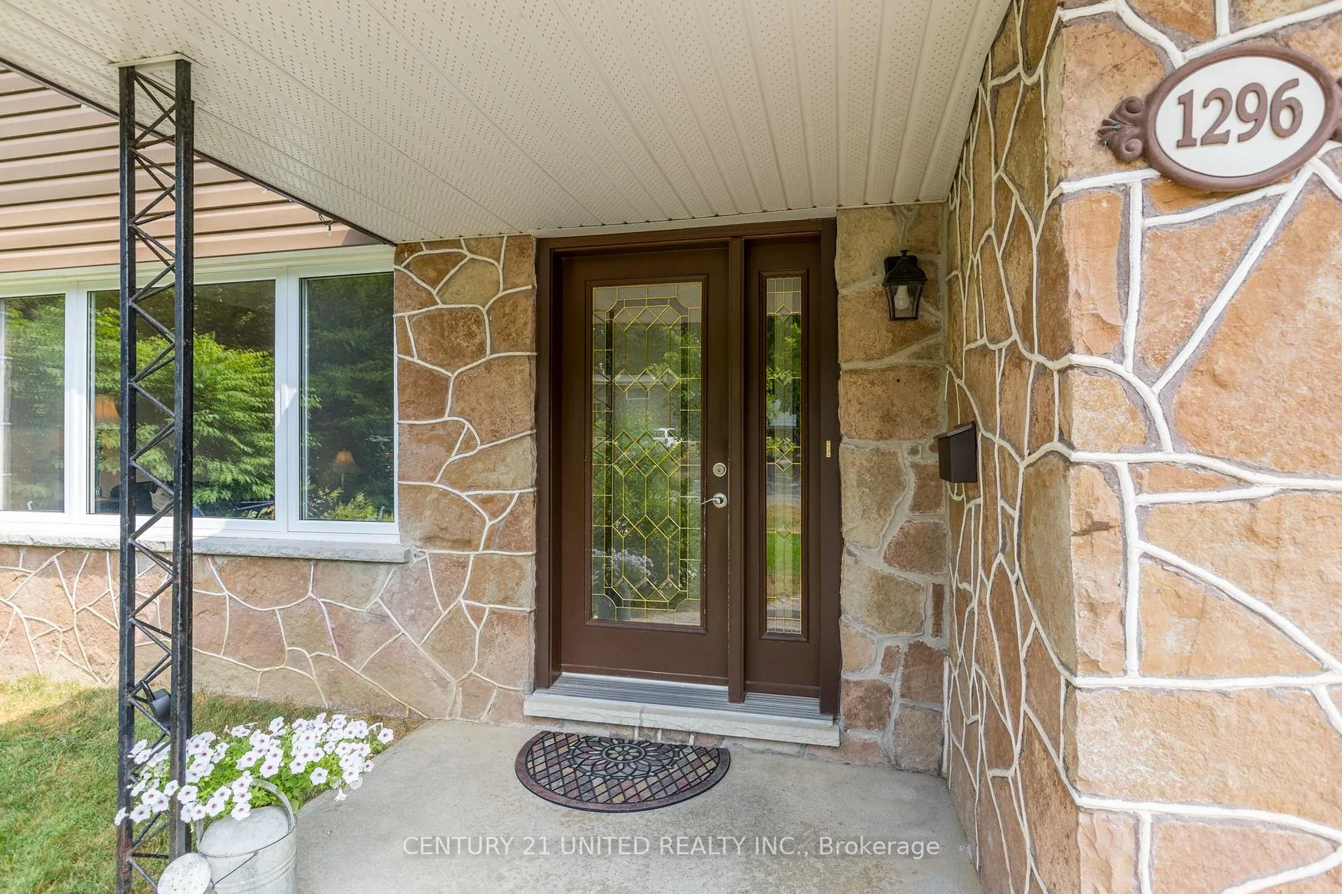 Photo 2 of 1296 Edmison Drive, Peterborough, Northcrest Ward 5 — HOMEH