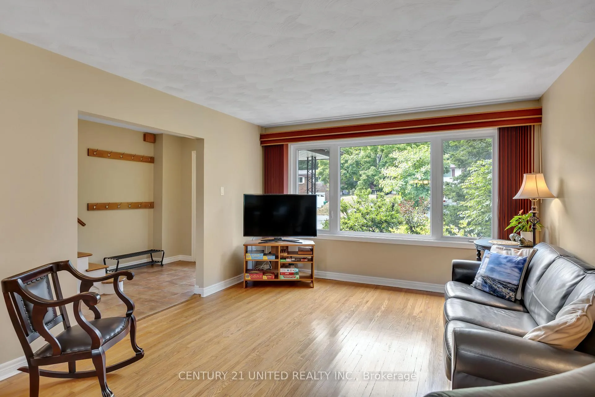 Photo 3 of 1296 Edmison Drive, Peterborough, Northcrest Ward 5 — HOMEH