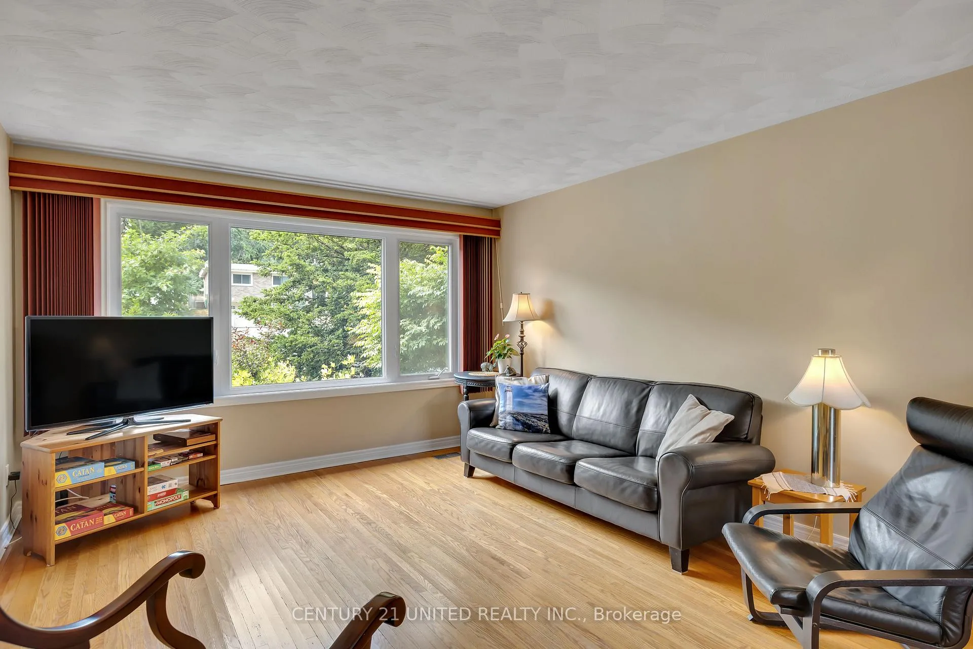 Photo 4 of 1296 Edmison Drive, Peterborough, Northcrest Ward 5 — HOMEH