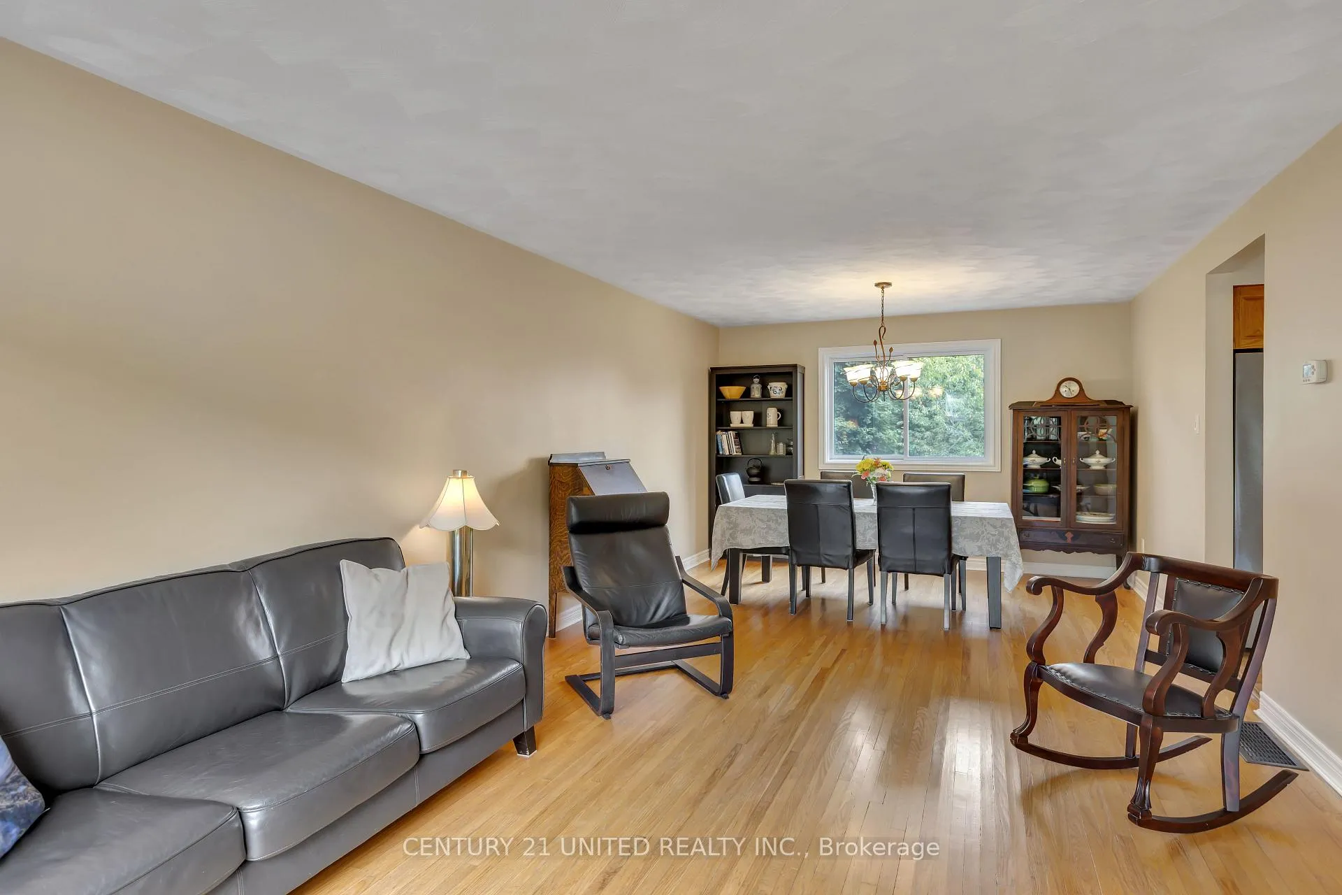 Photo 5 of 1296 Edmison Drive, Peterborough, Northcrest Ward 5 — HOMEH