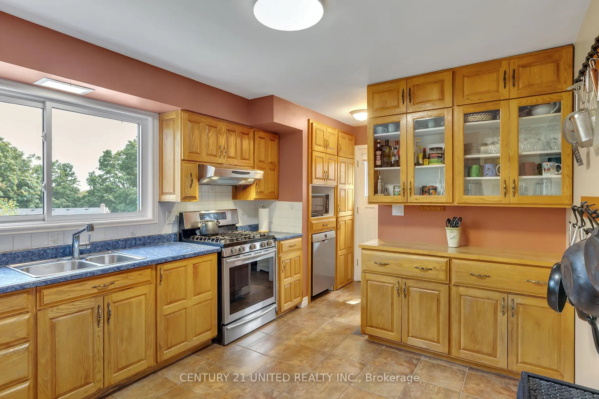 Photo 11 of 1296 Edmison Drive, Peterborough, Northcrest Ward 5 — HOMEH