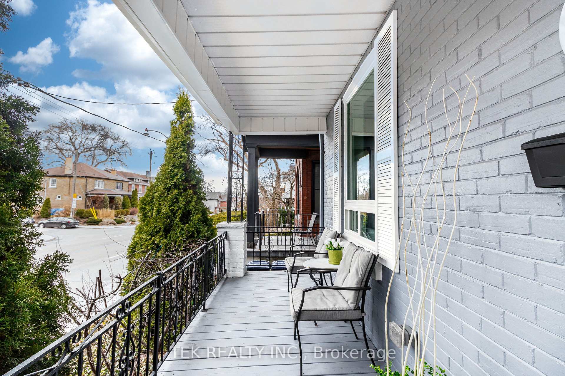 Photo 2 of 562 Pape Avenue, Toronto, North Riverdale — HOMEH