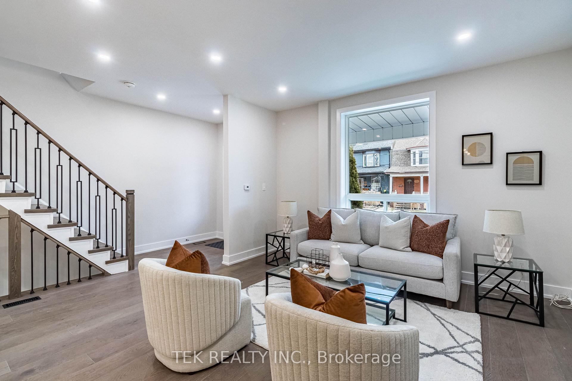 Photo 8 of 562 Pape Avenue, Toronto, North Riverdale — HOMEH