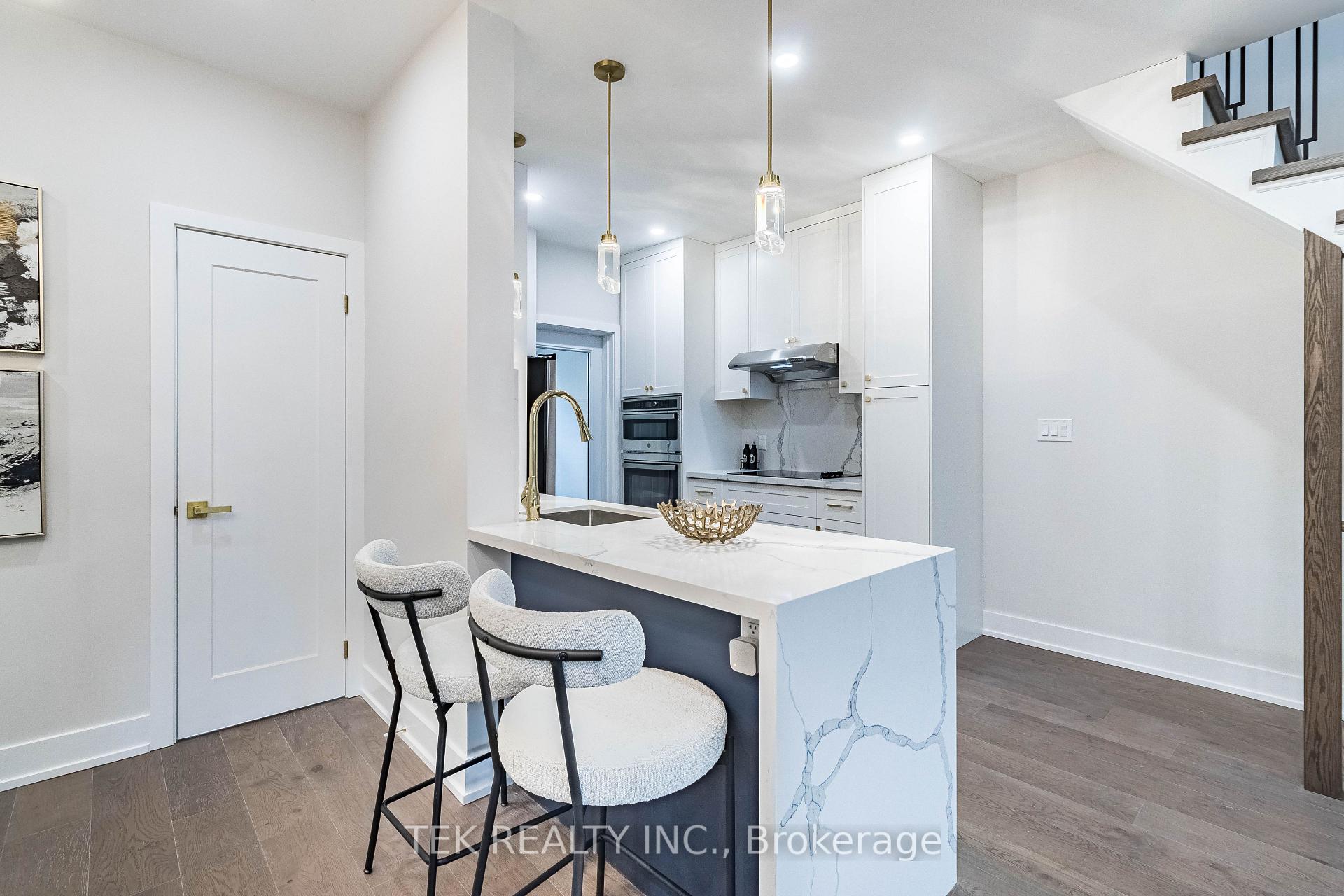 Photo 13 of 562 Pape Avenue, Toronto, North Riverdale — HOMEH